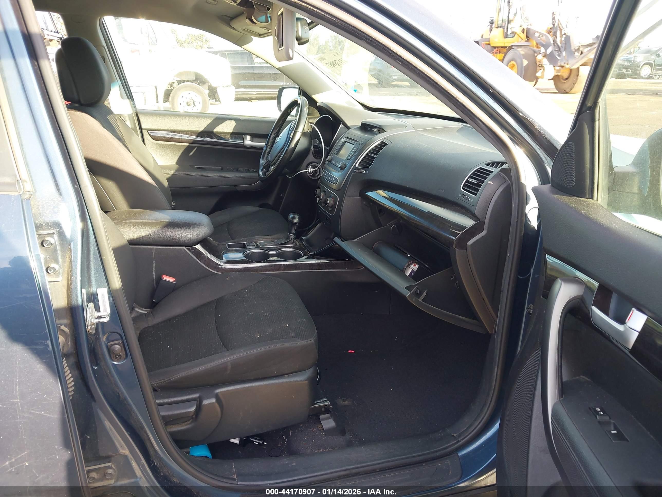 KIA SORENTO image 5