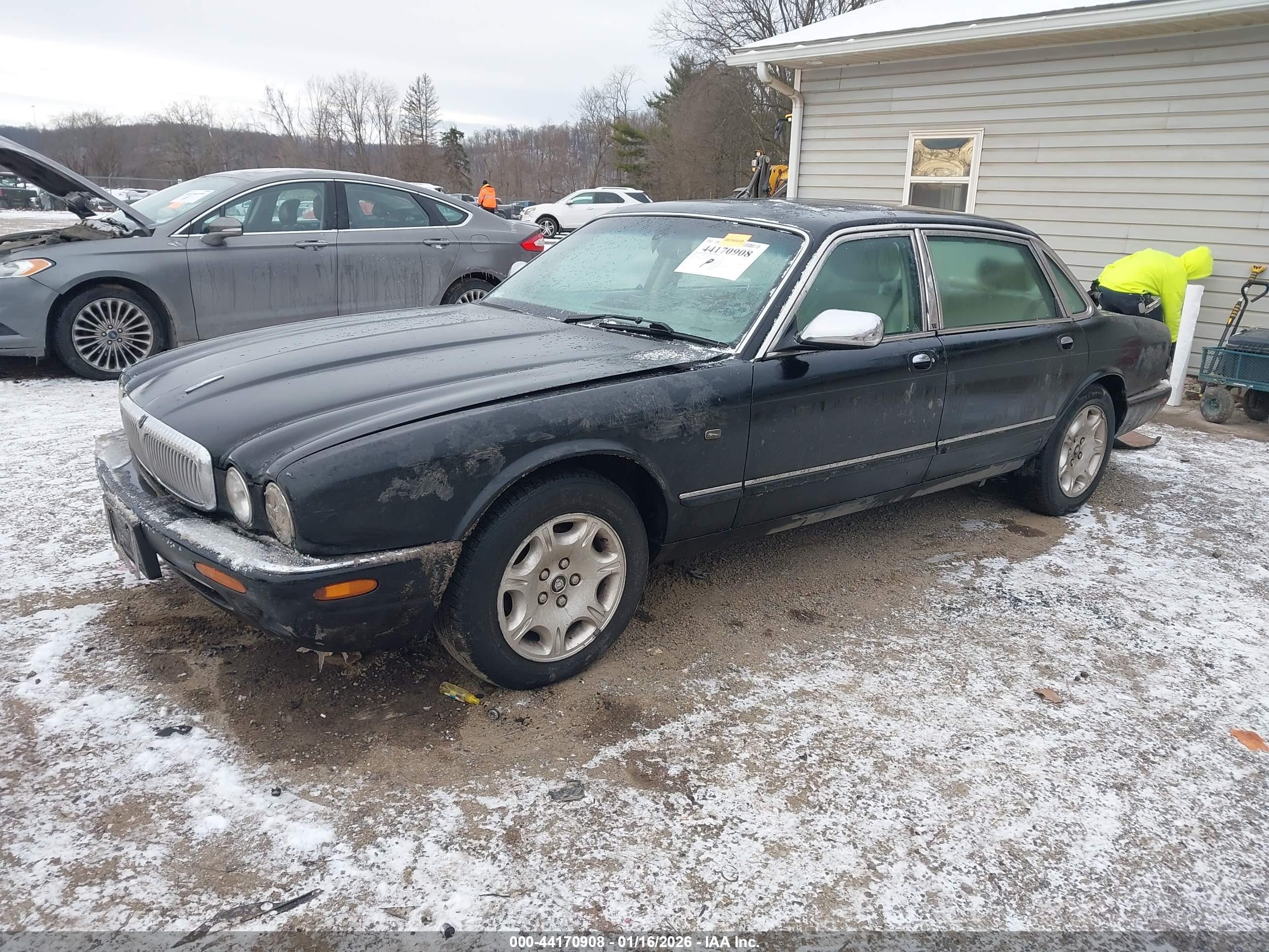 JAGUAR XJ image 2
