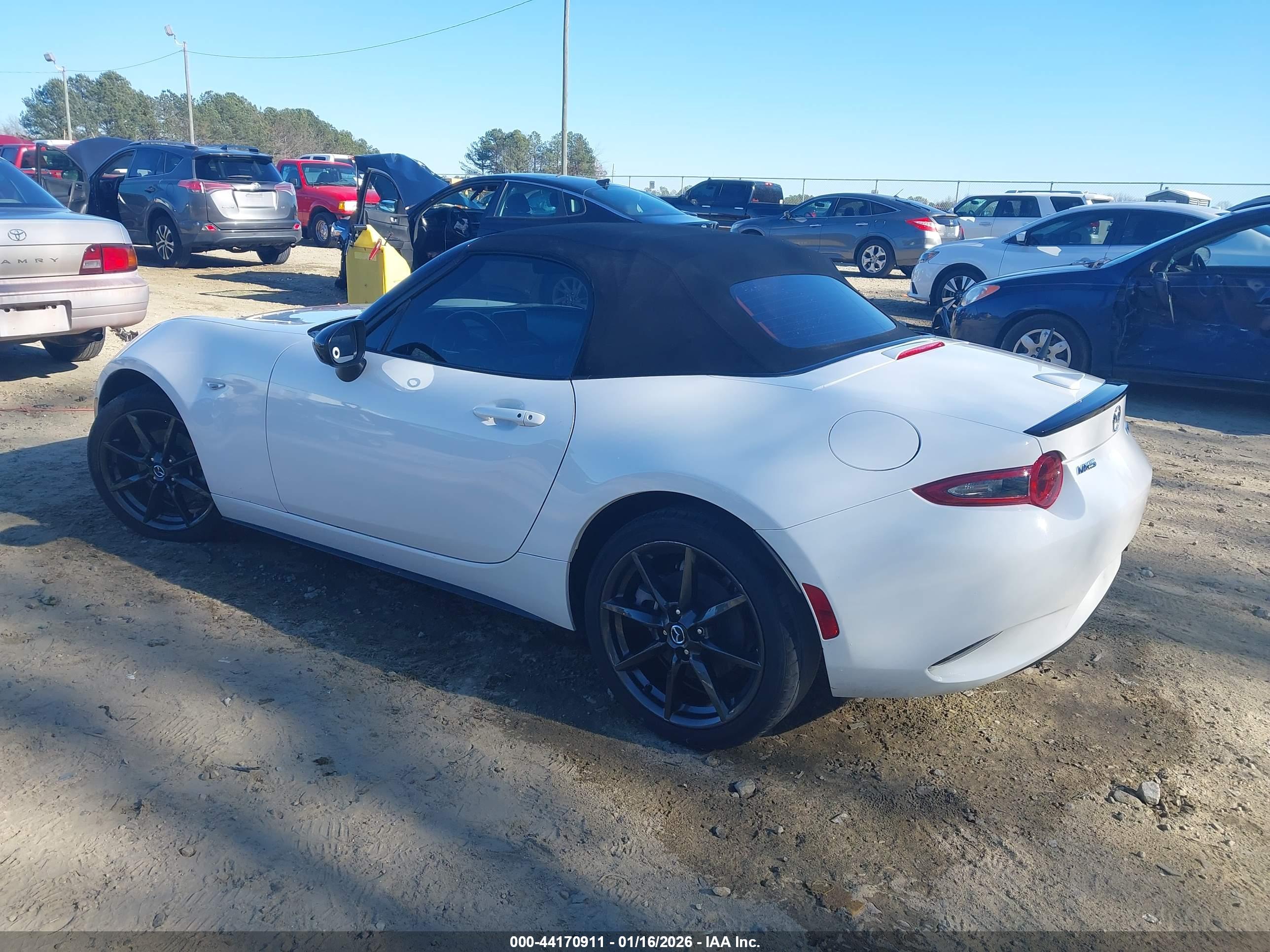 MAZDA MX-5 image 3