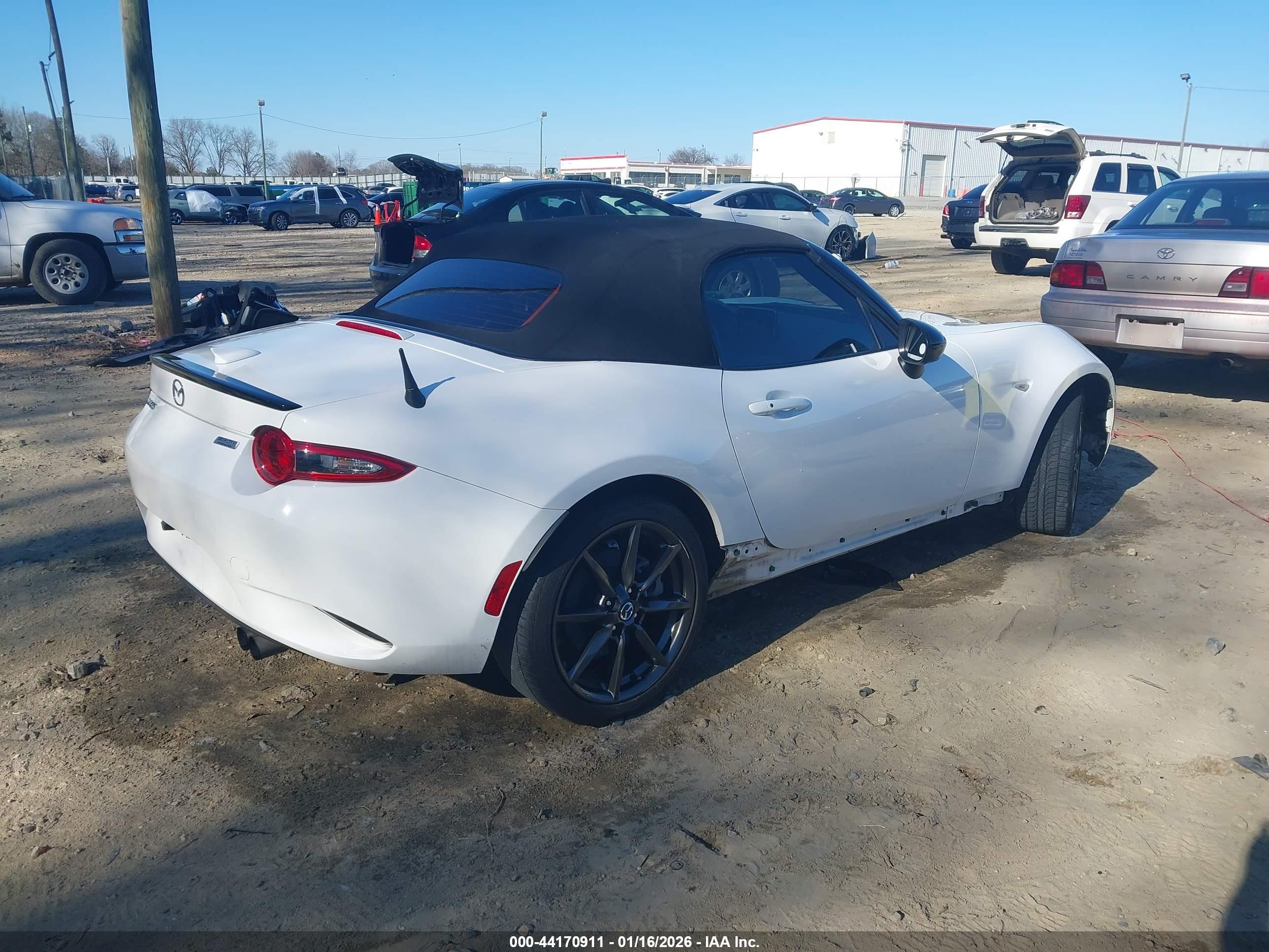 MAZDA MX-5 image 4