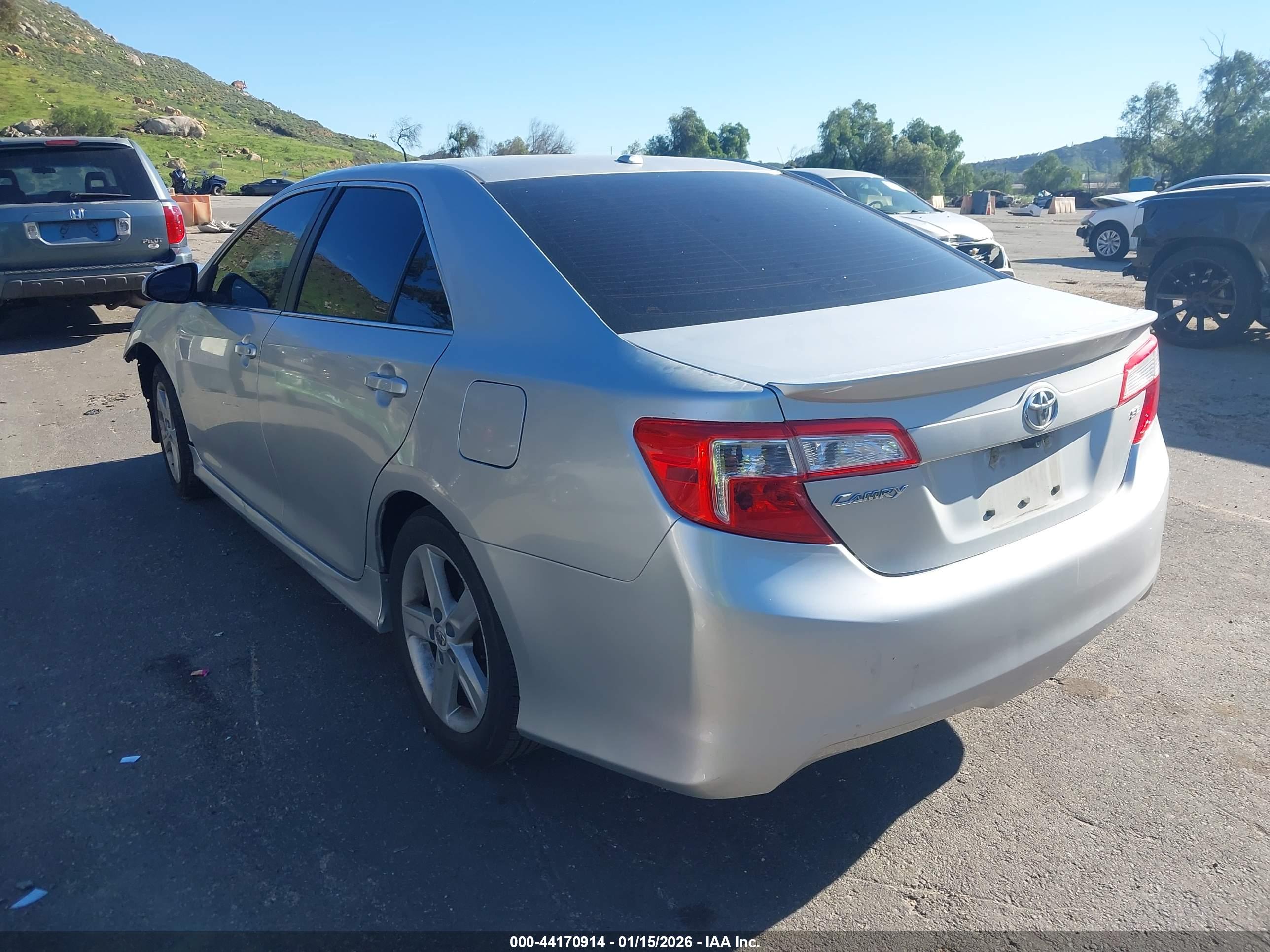 TOYOTA CAMRY image 3