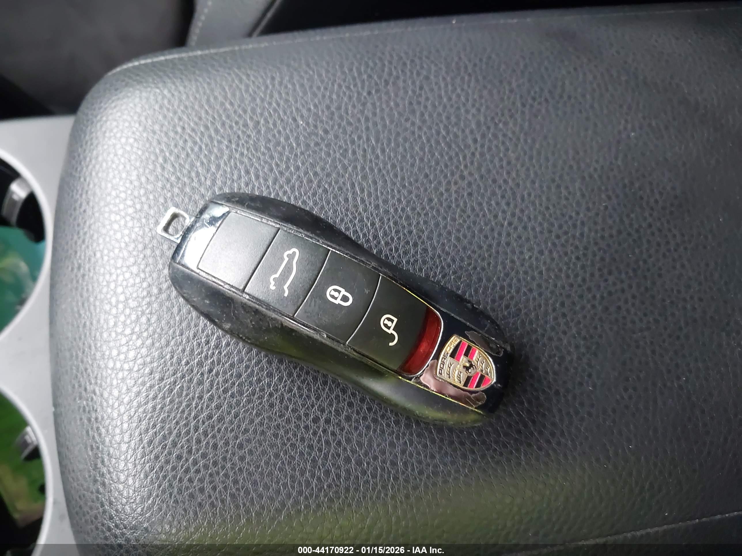 PORSCHE MACAN image 11