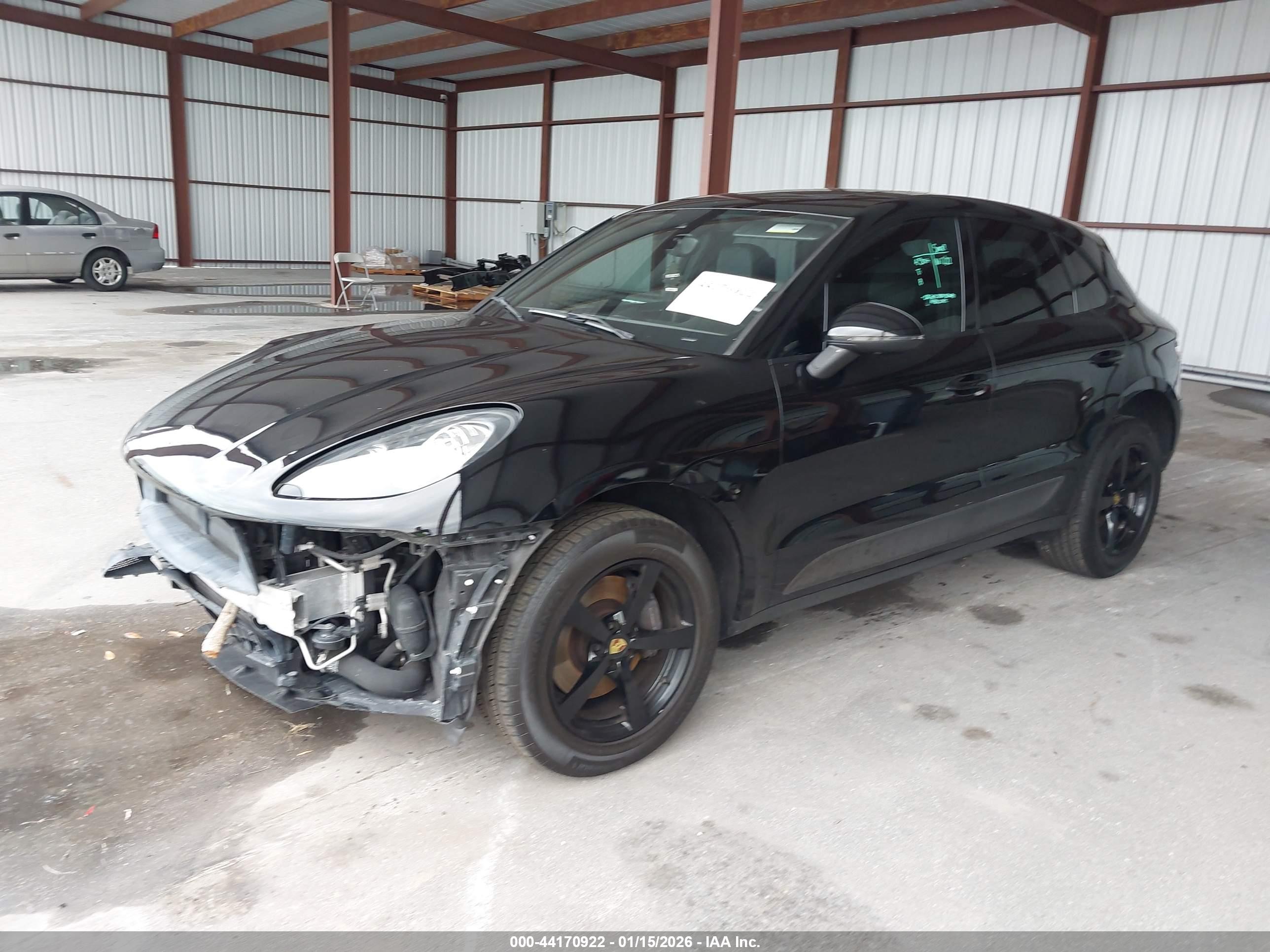 PORSCHE MACAN image 2