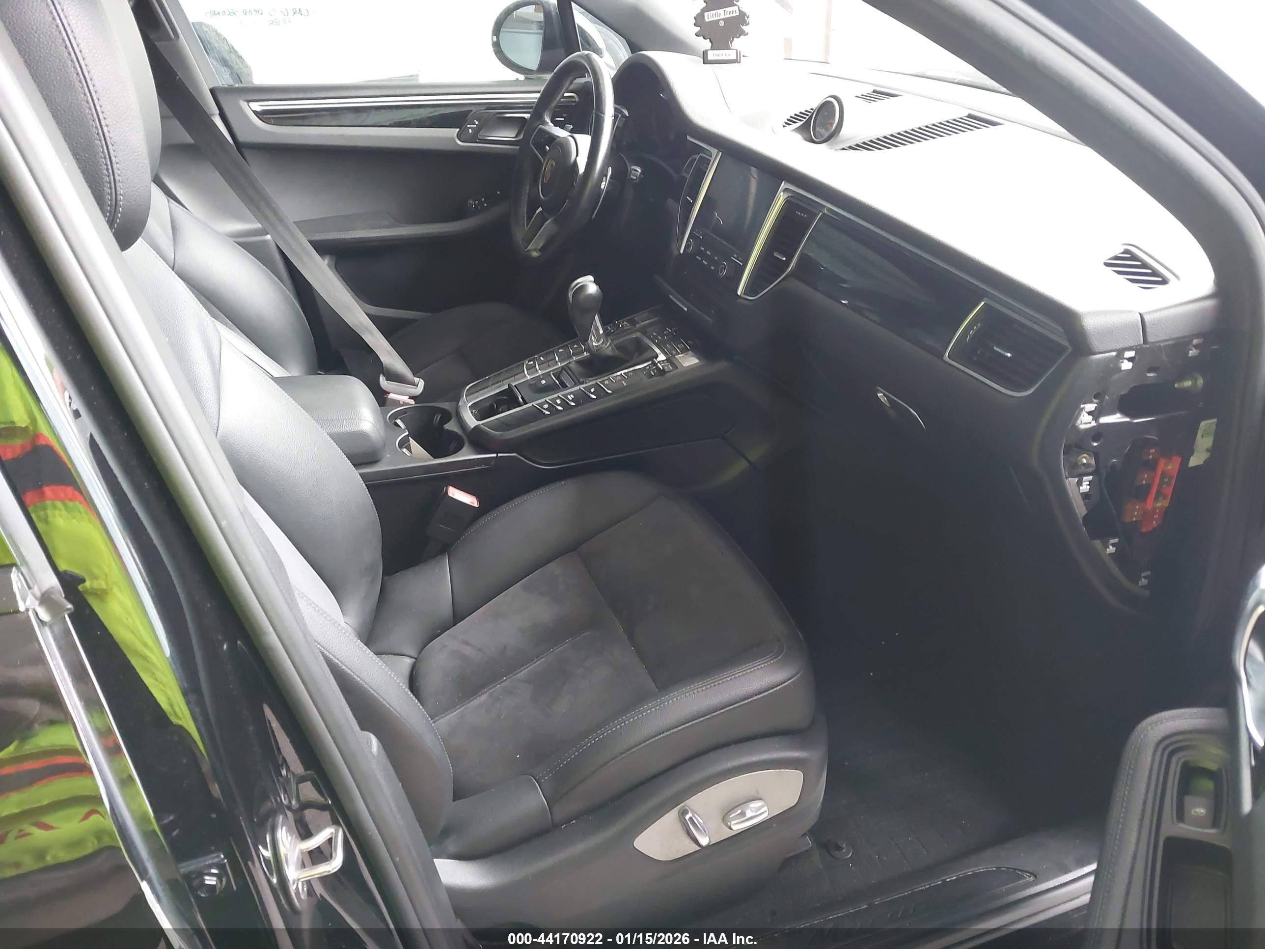 PORSCHE MACAN image 5