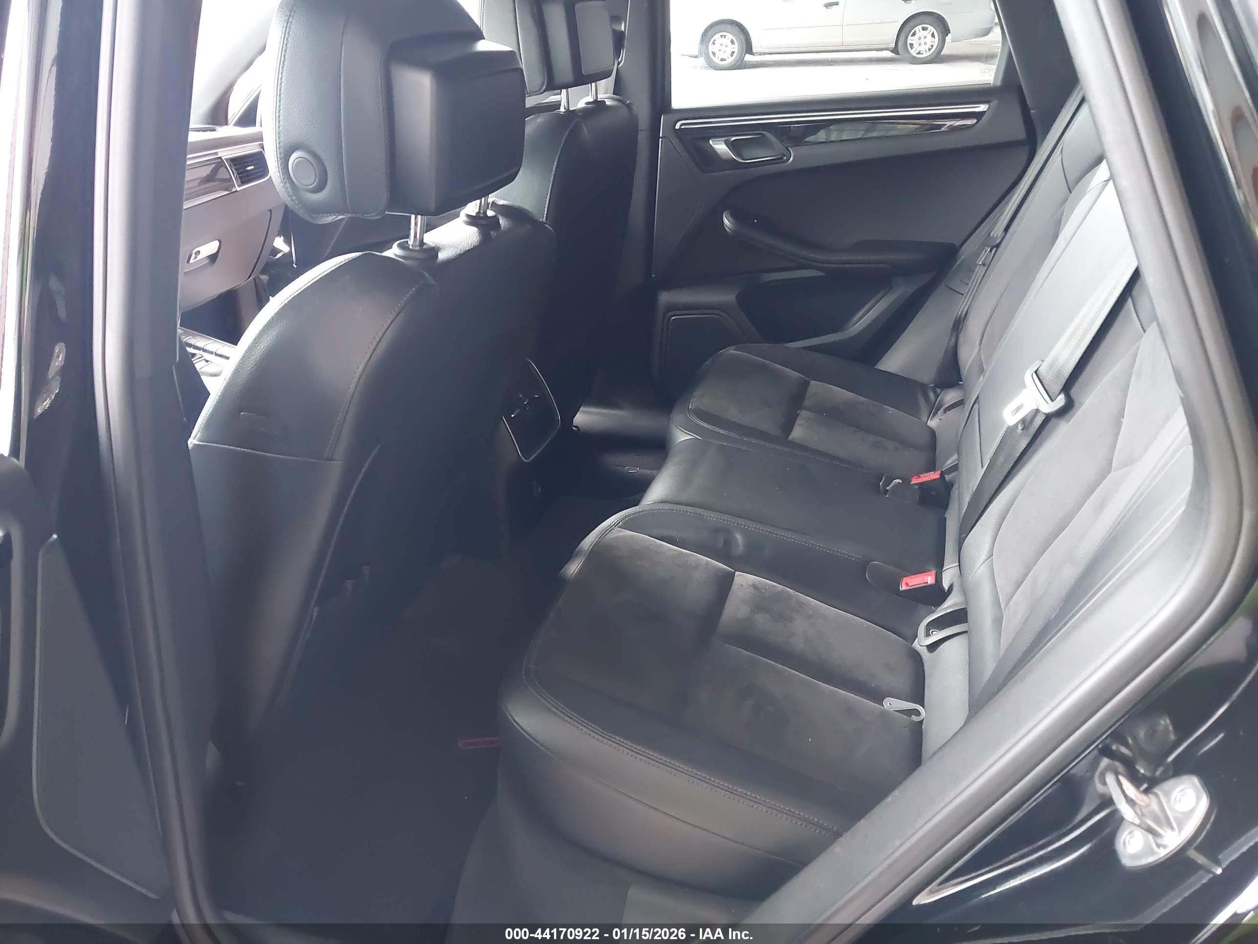 PORSCHE MACAN image 8