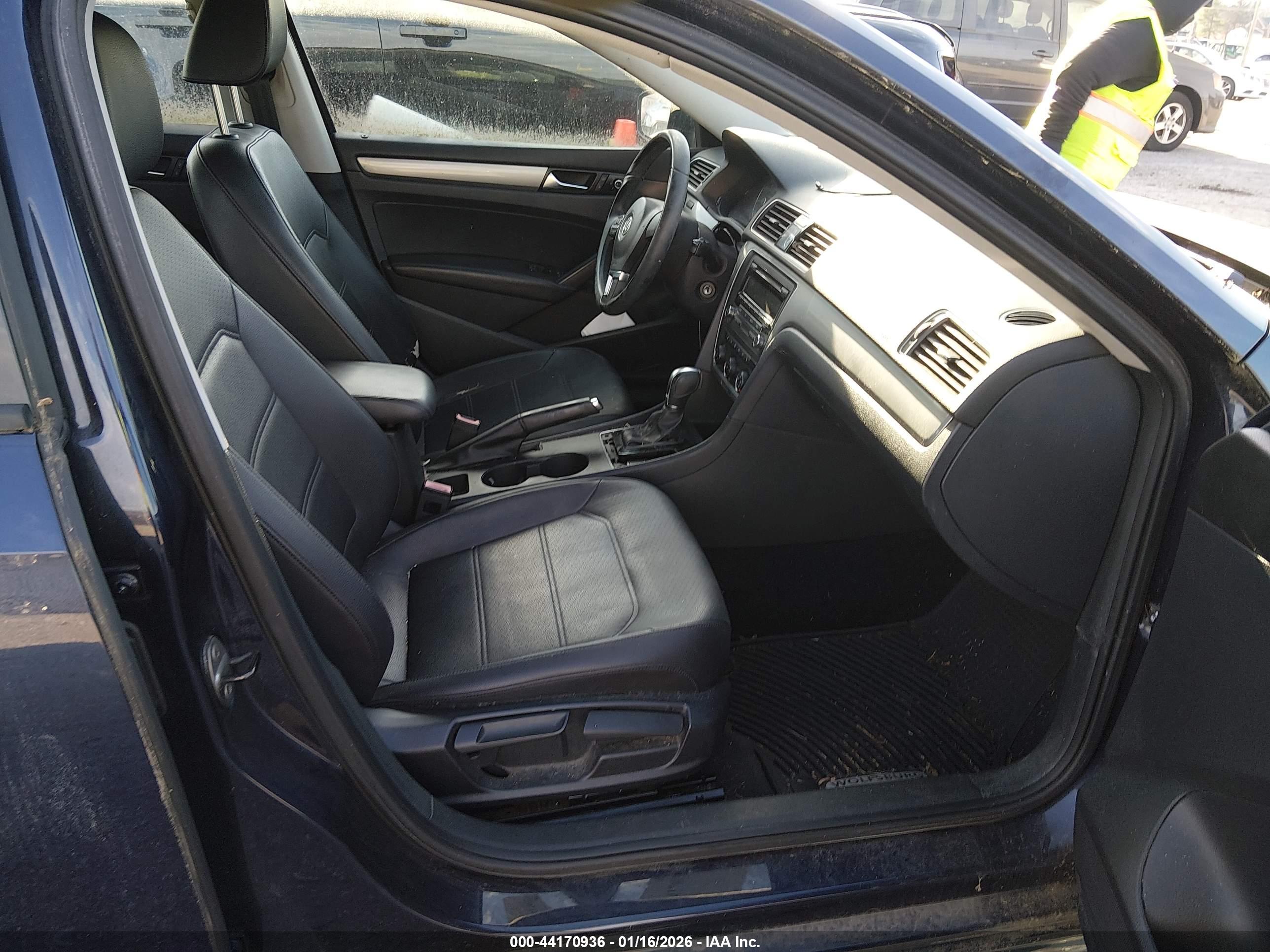 VOLKSWAGEN PASSAT image 5
