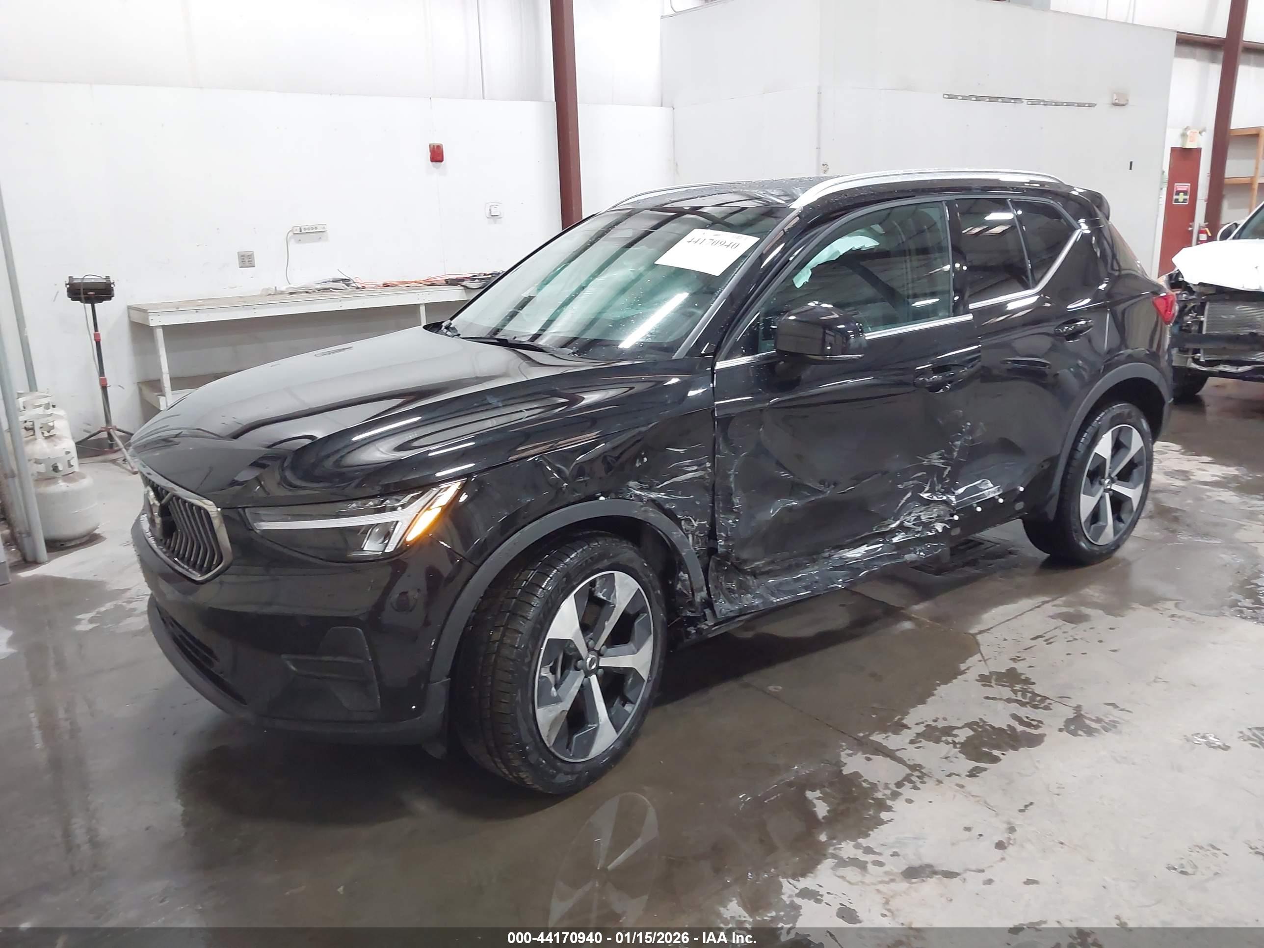 VOLVO XC40 image 2