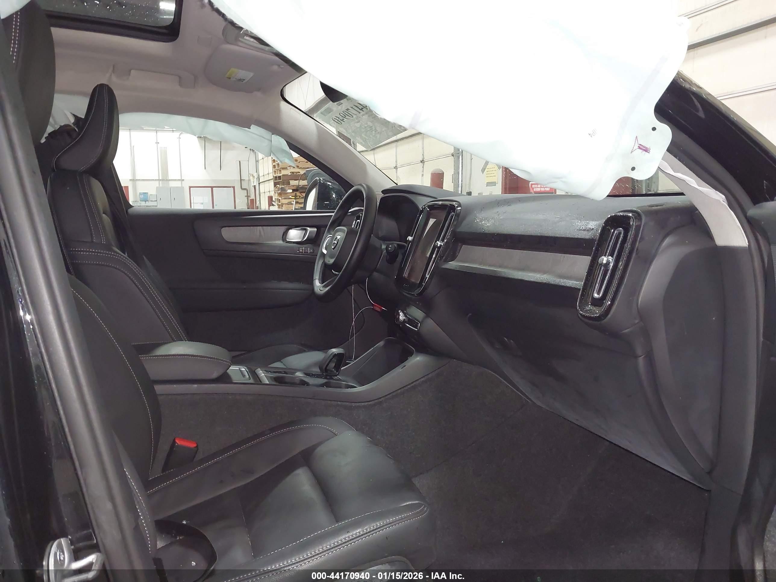 VOLVO XC40 image 5