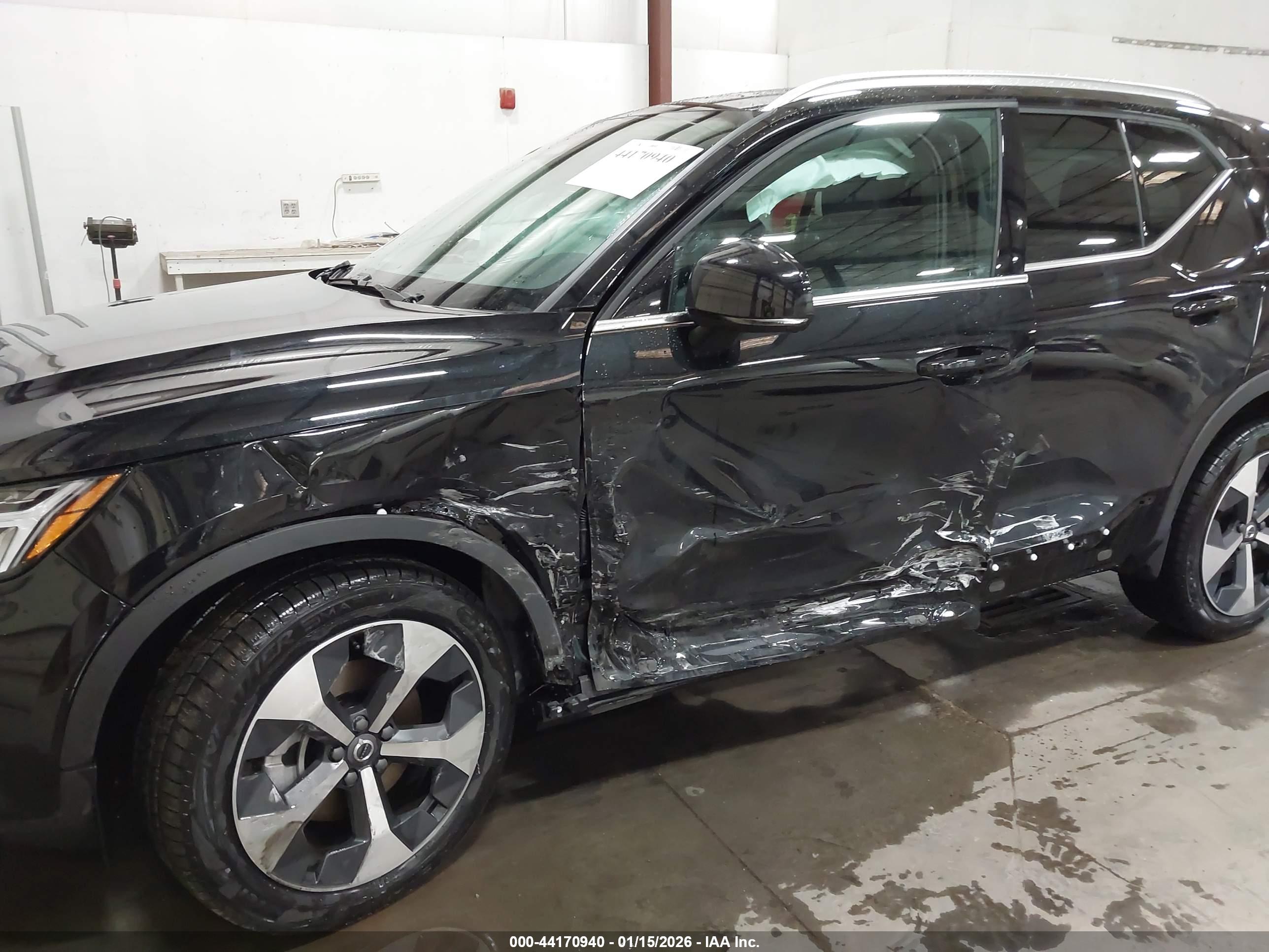 VOLVO XC40 image 6