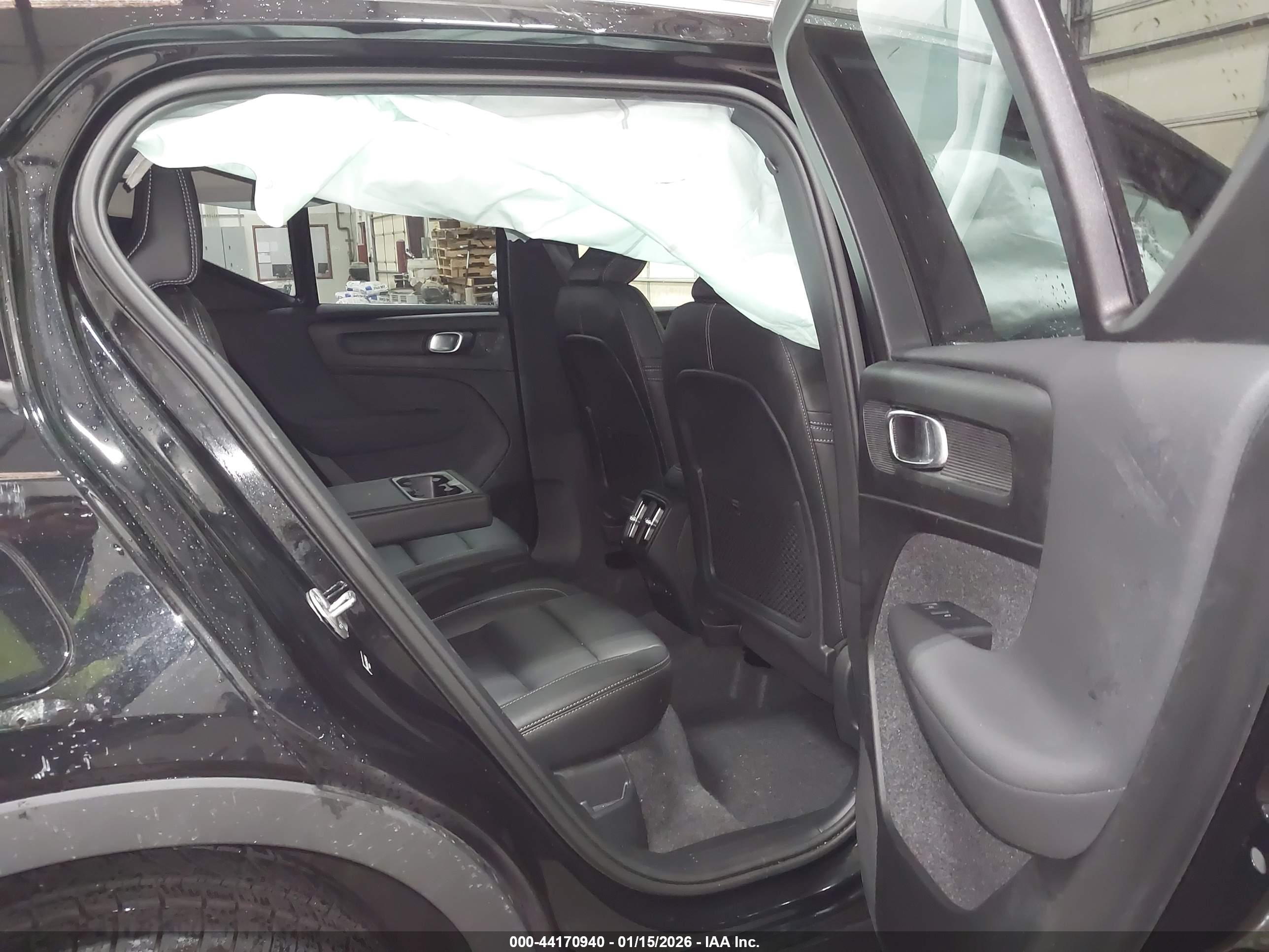 VOLVO XC40 image 8