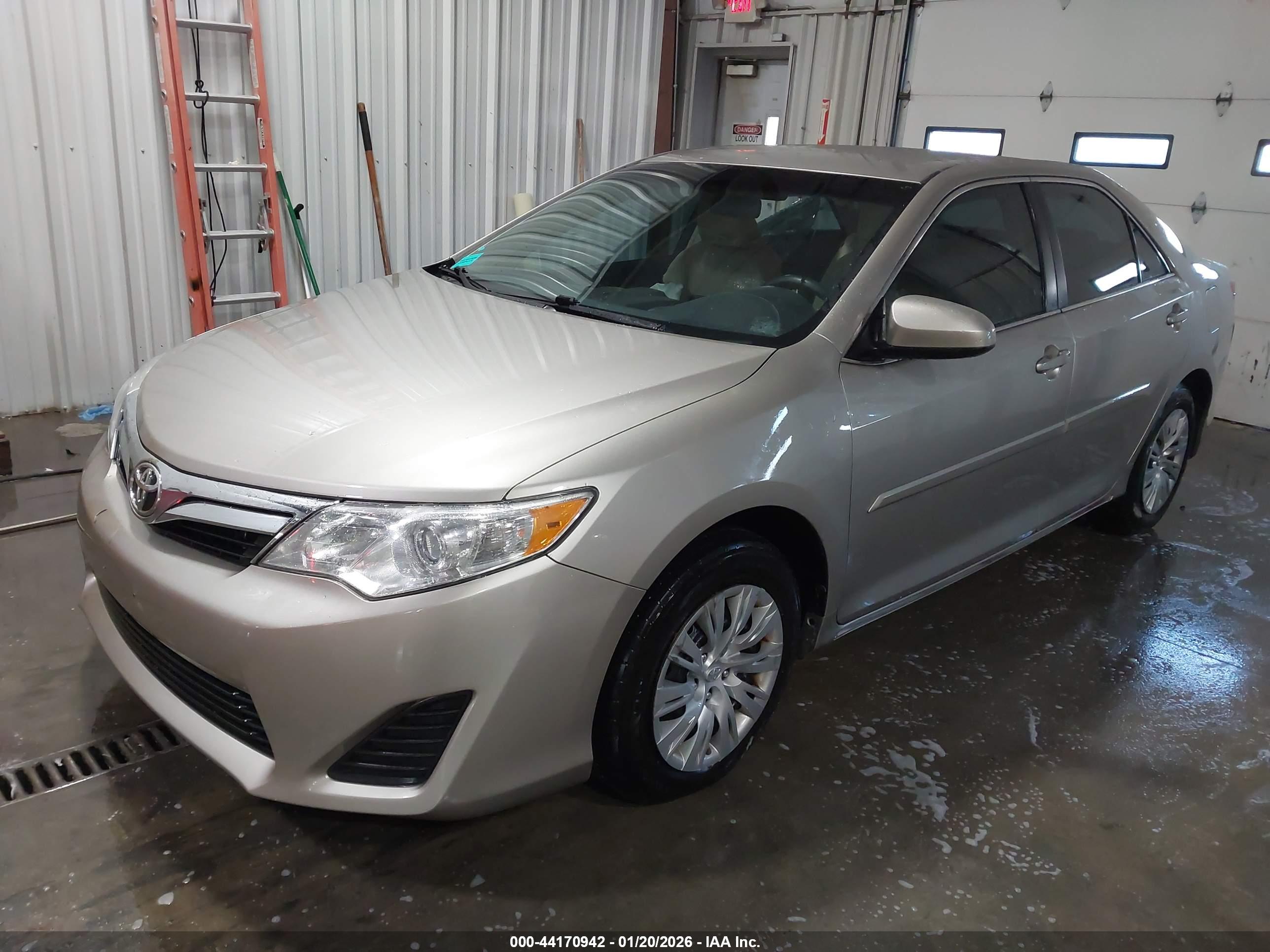 TOYOTA CAMRY image 2