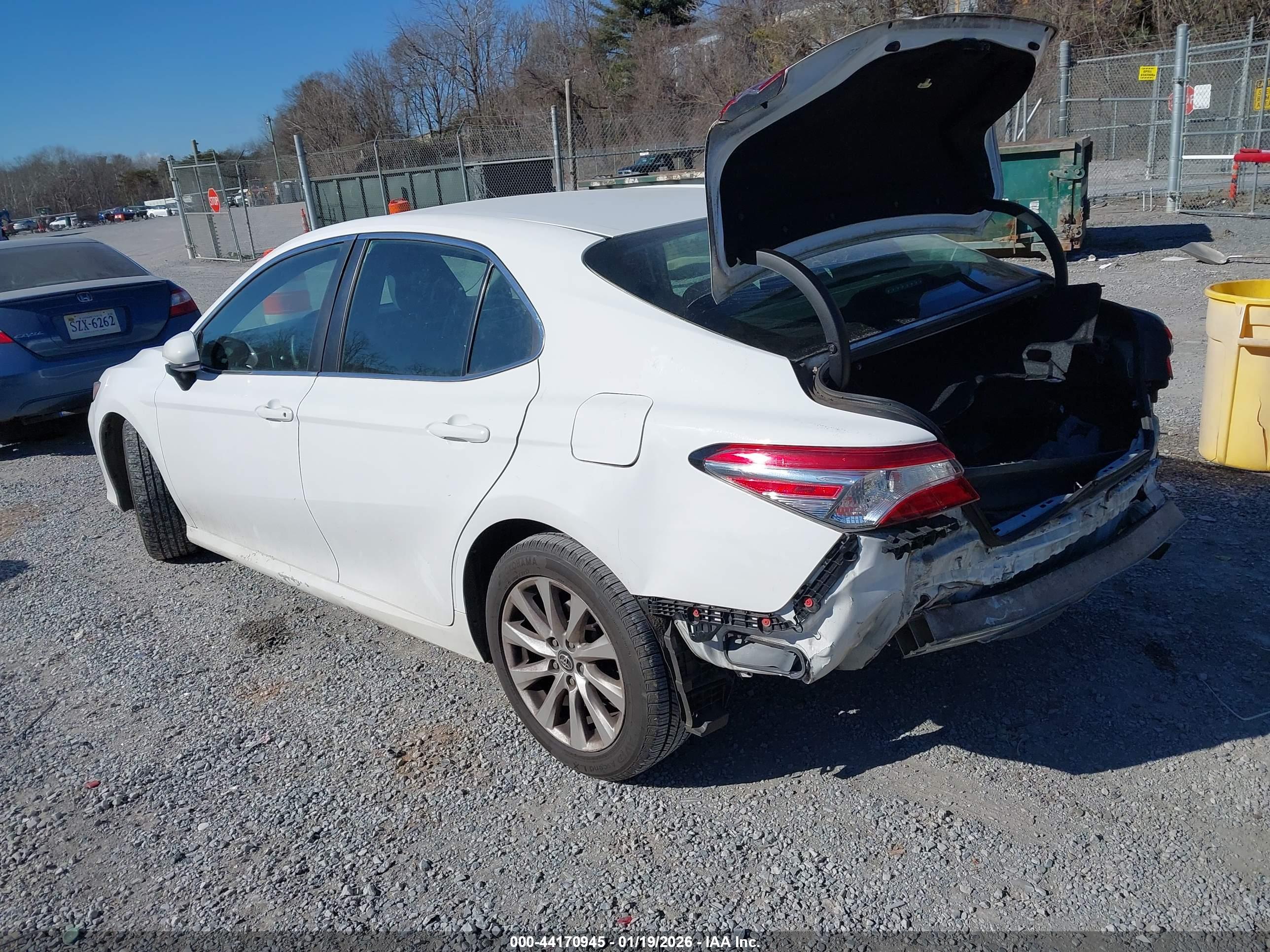TOYOTA CAMRY image 3