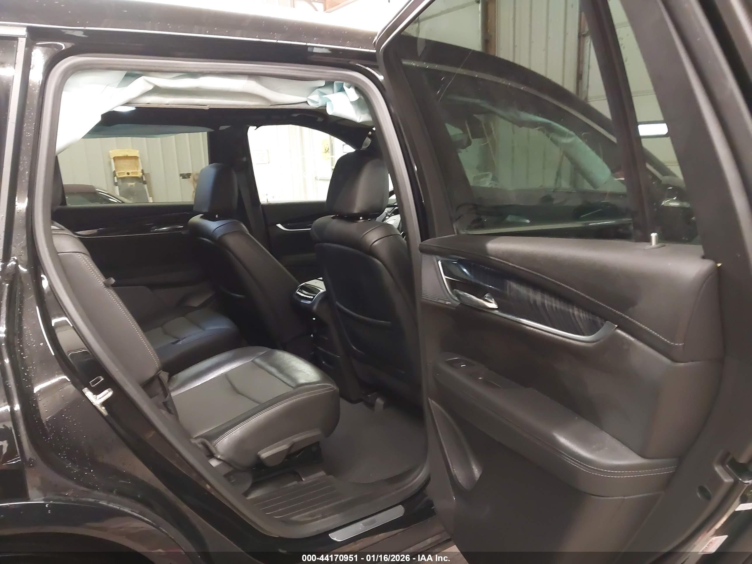 CADILLAC XT6 image 8