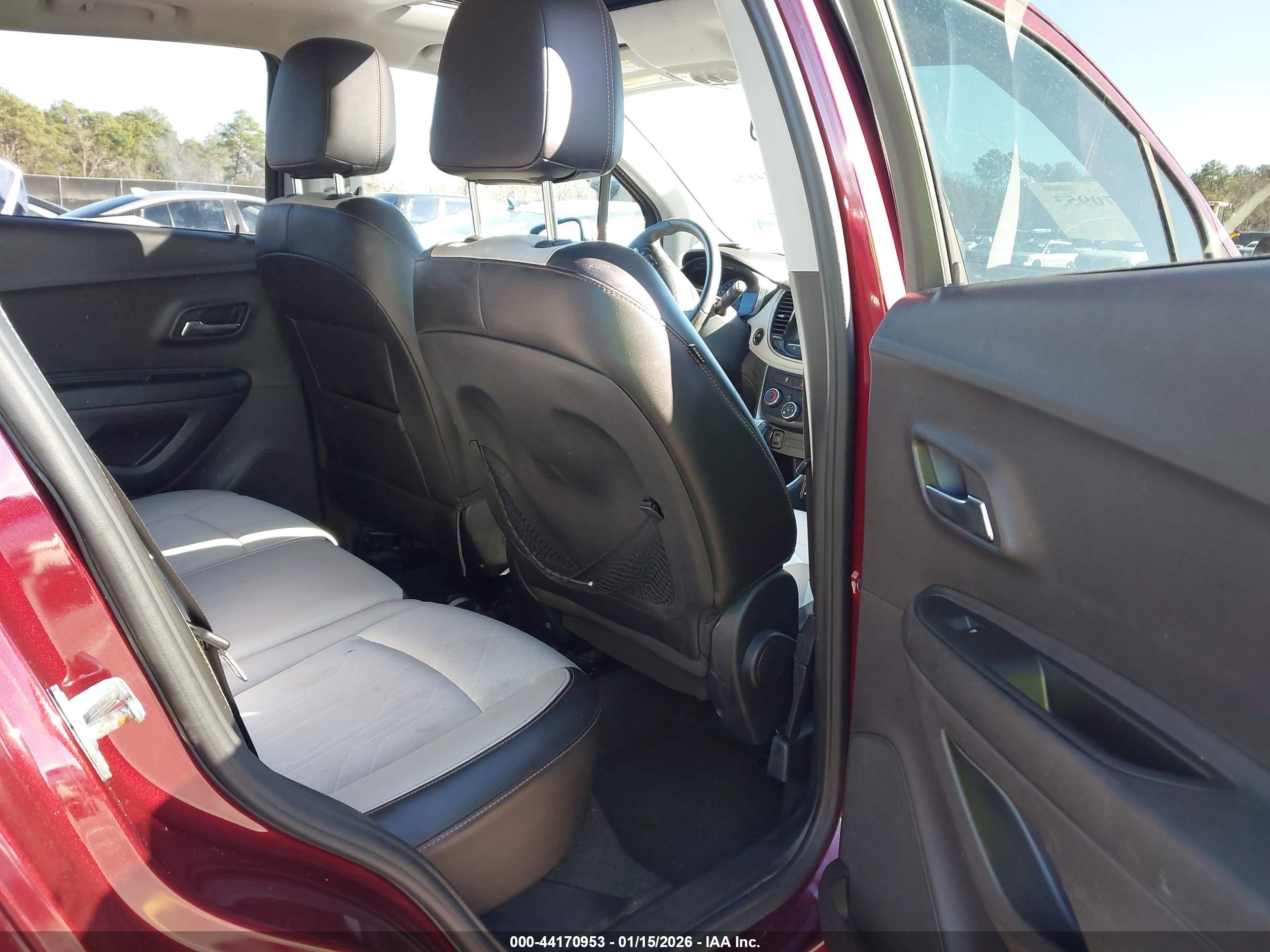CHEVROLET TRAX image 8