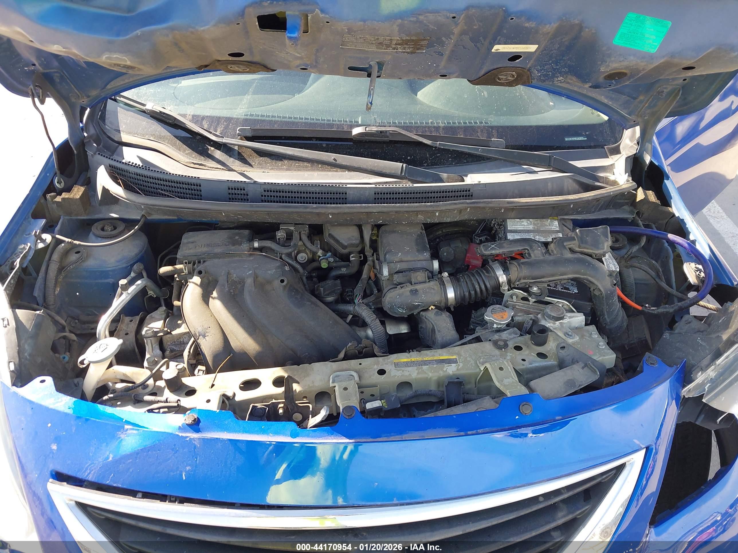 NISSAN VERSA image 10