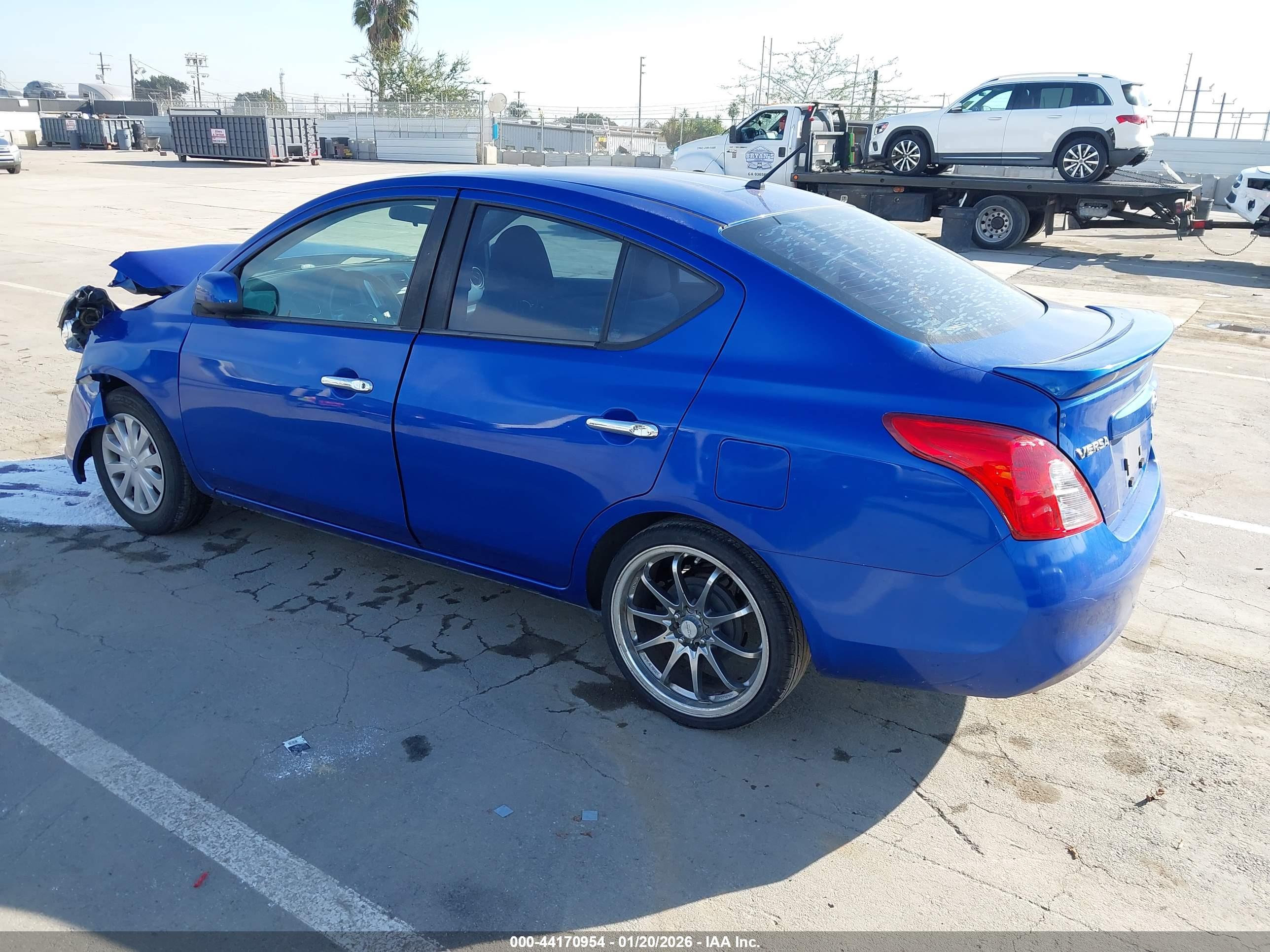 NISSAN VERSA image 3