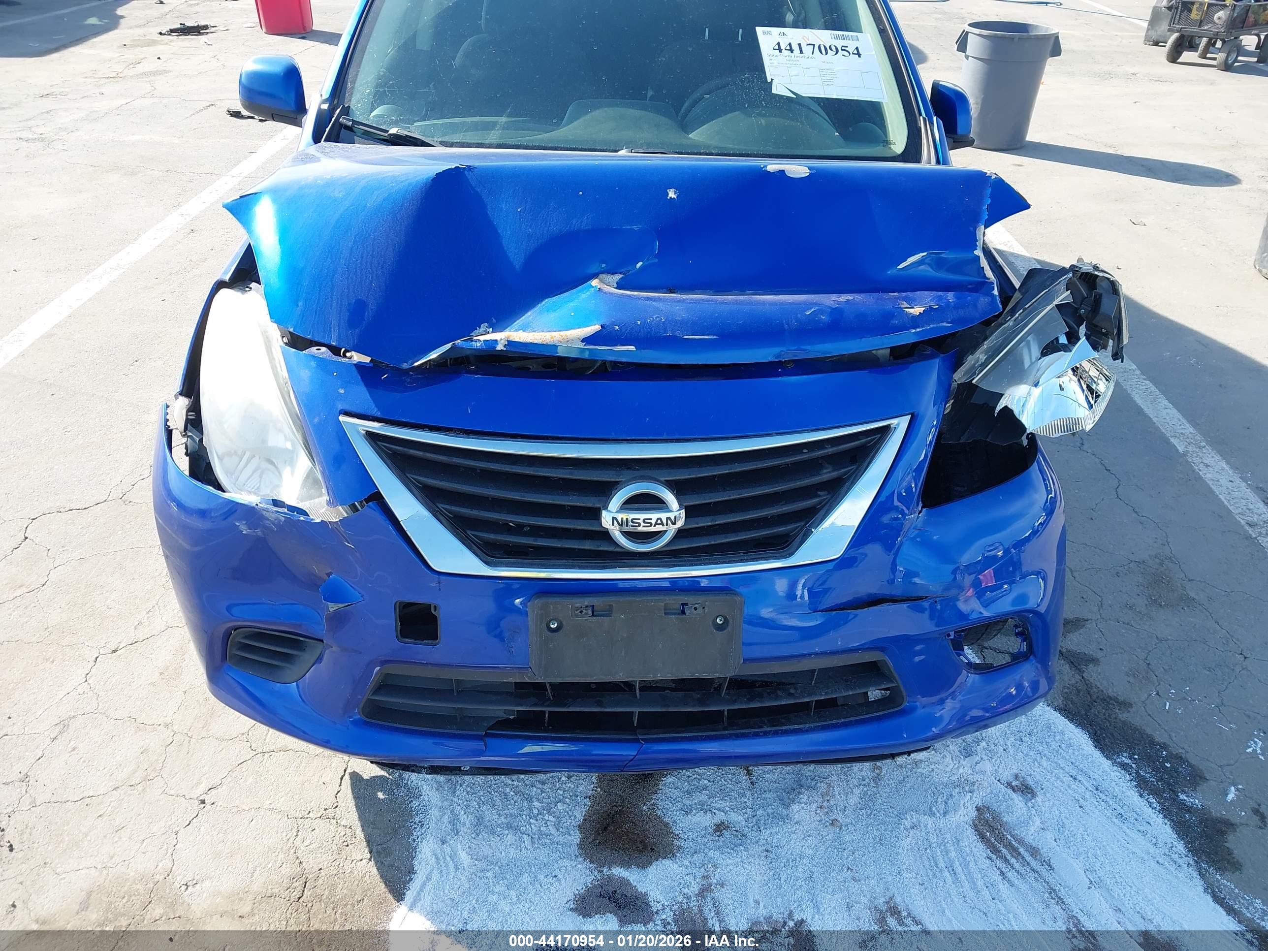 NISSAN VERSA image 6