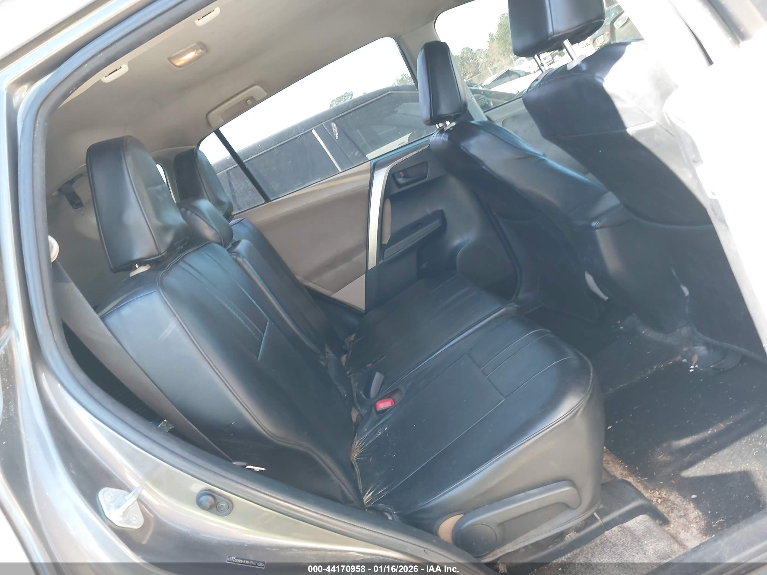 TOYOTA RAV4 image 8