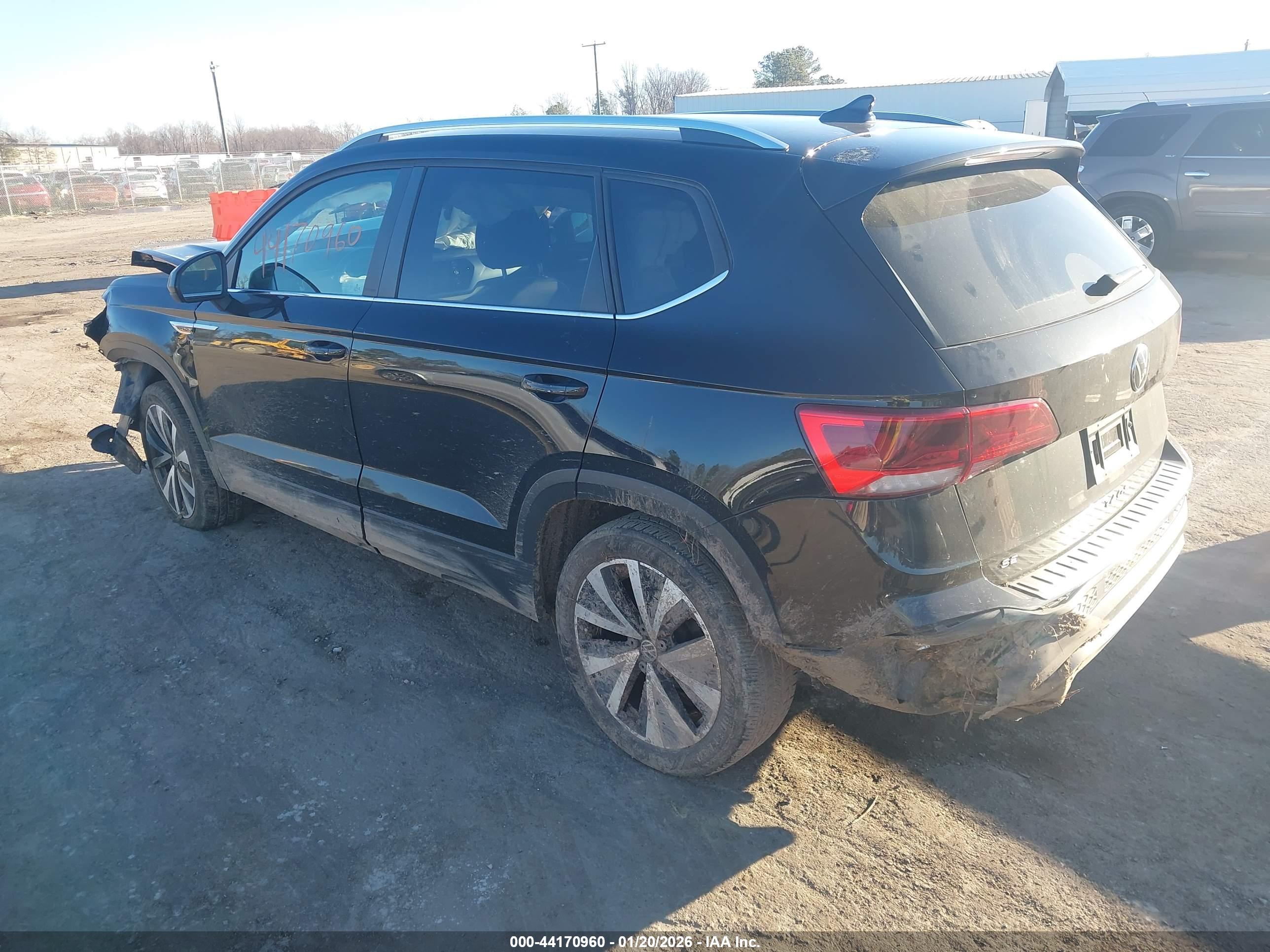 VOLKSWAGEN TAOS image 3