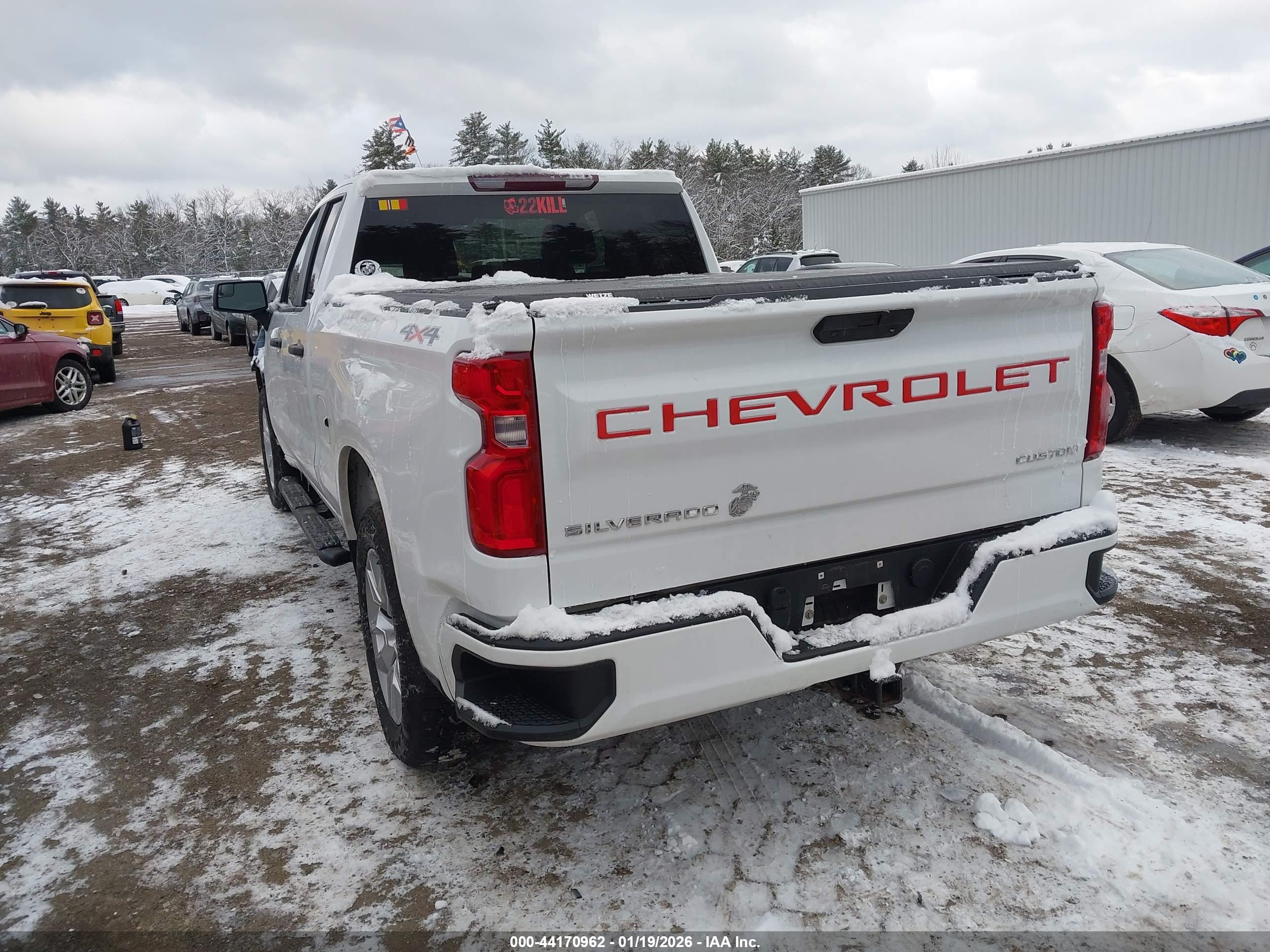 CHEVROLET SILVERADO image 3