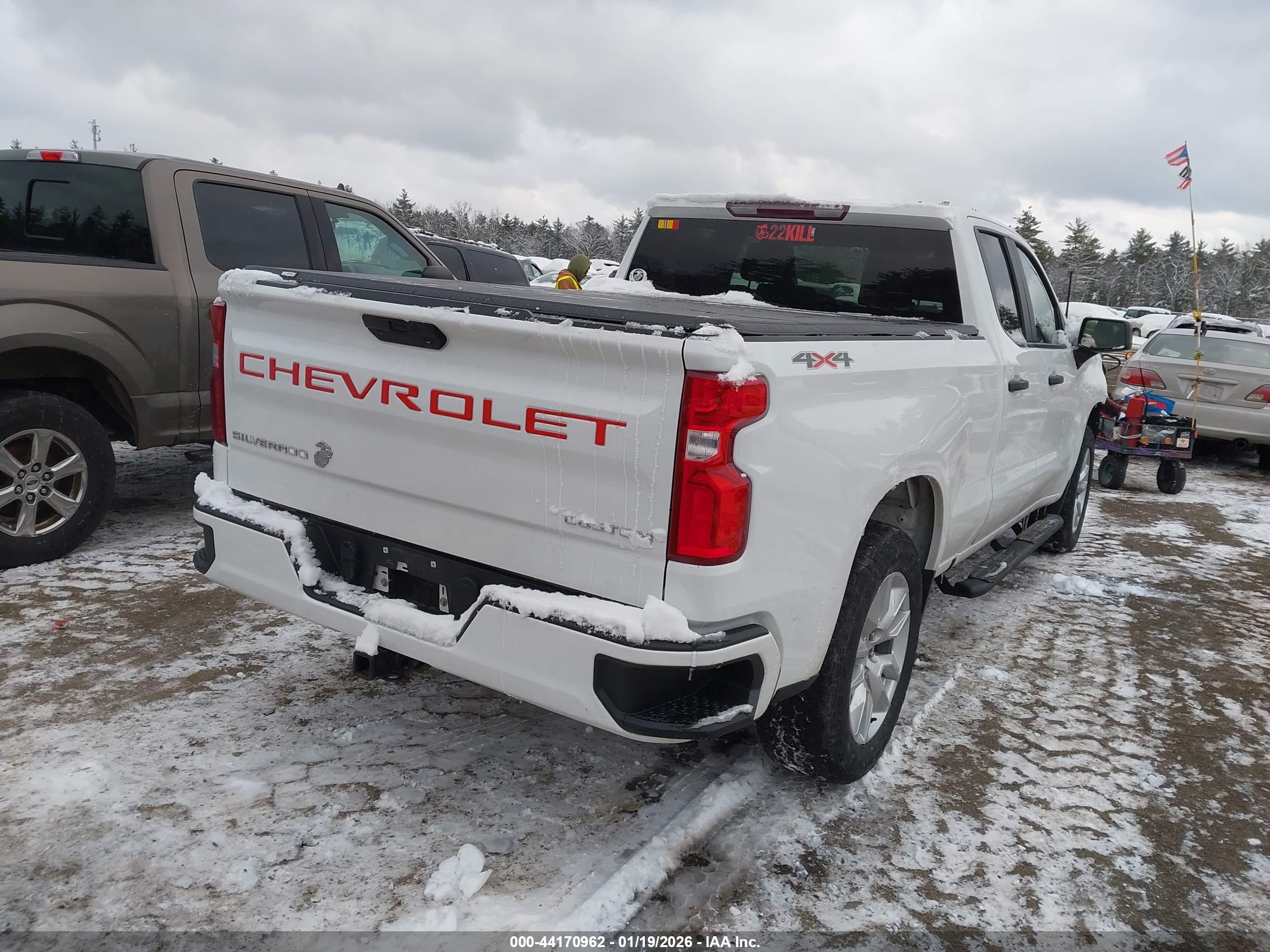 CHEVROLET SILVERADO image 4