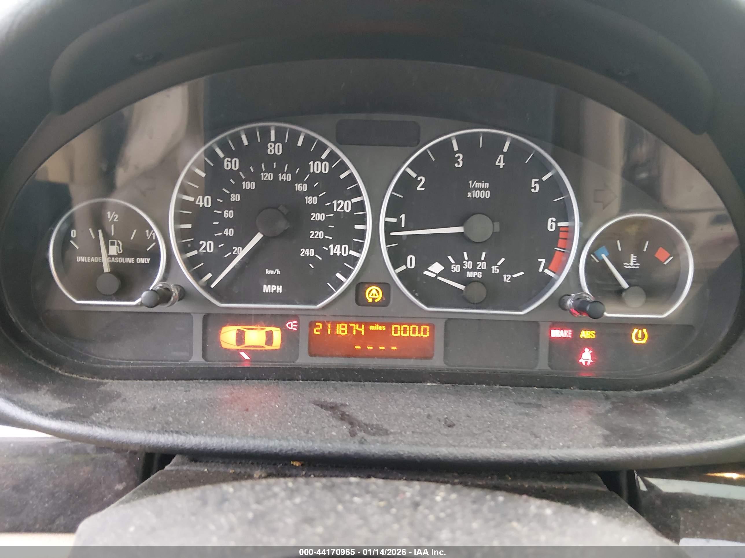 BMW 330XI image 7