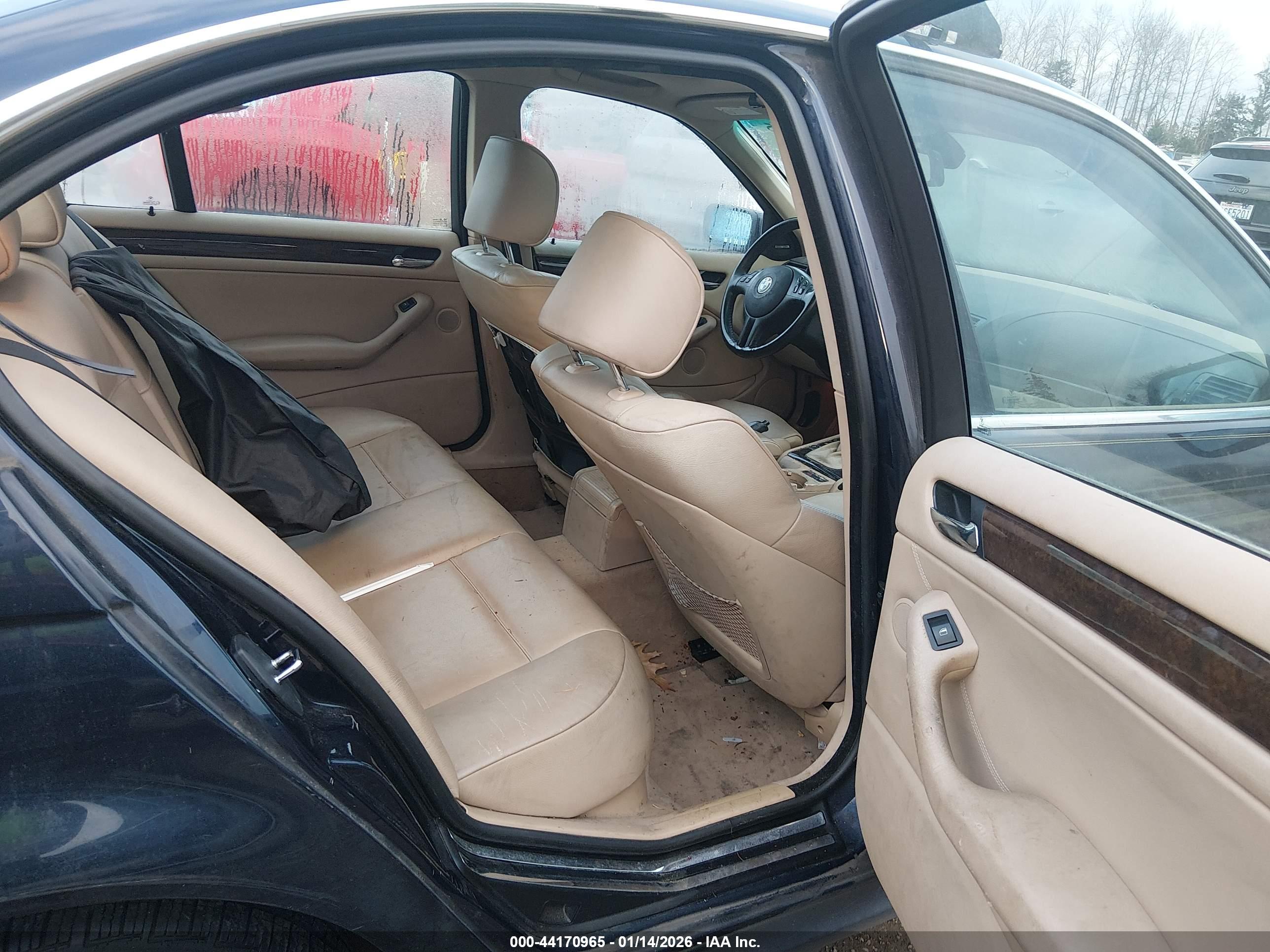 BMW 330XI image 8