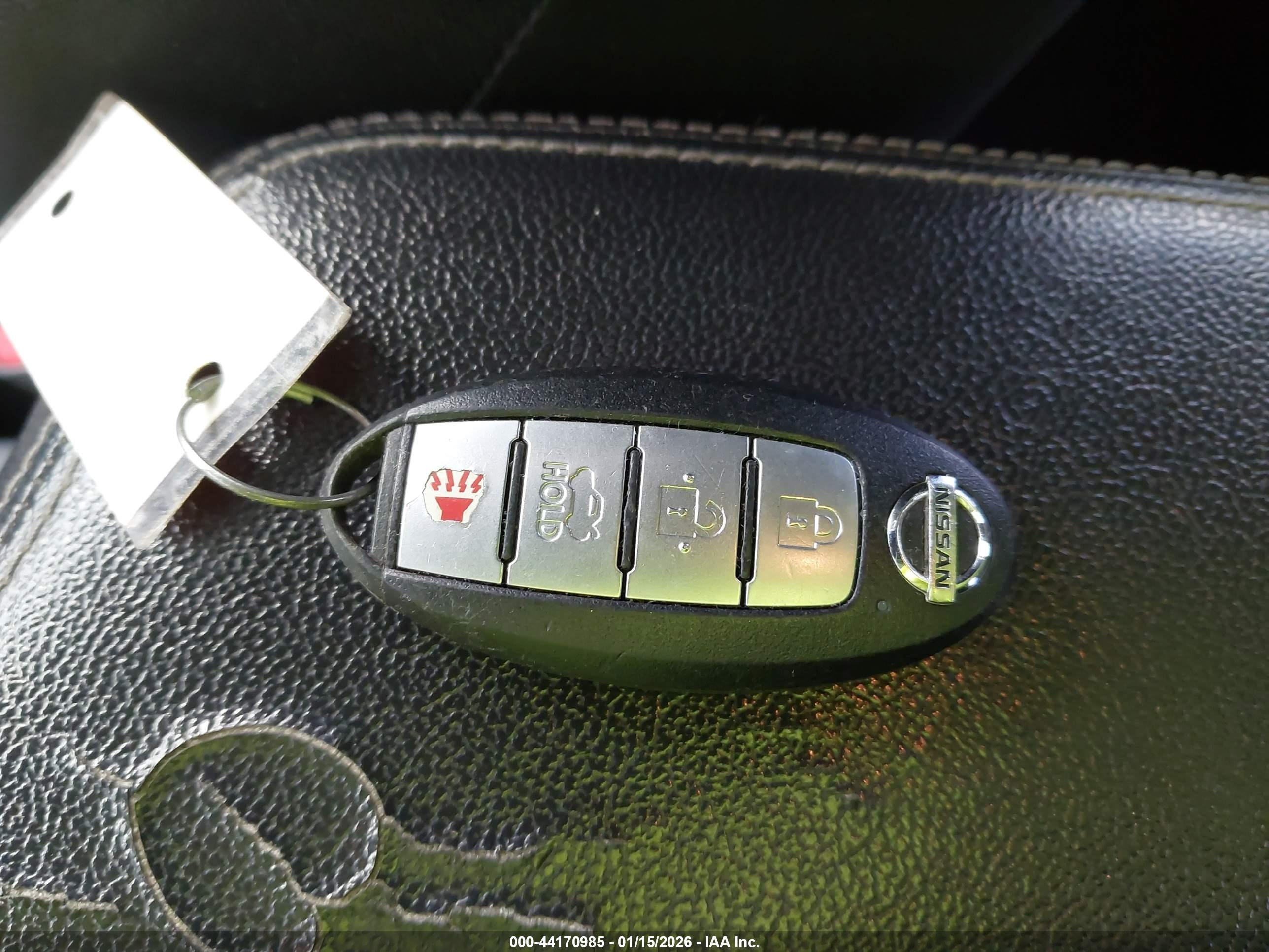 NISSAN VERSA image 11