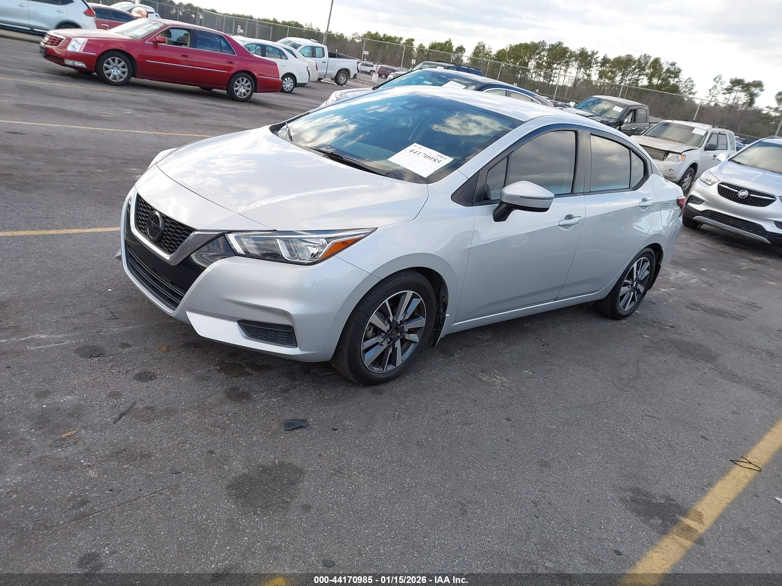 NISSAN VERSA image 2