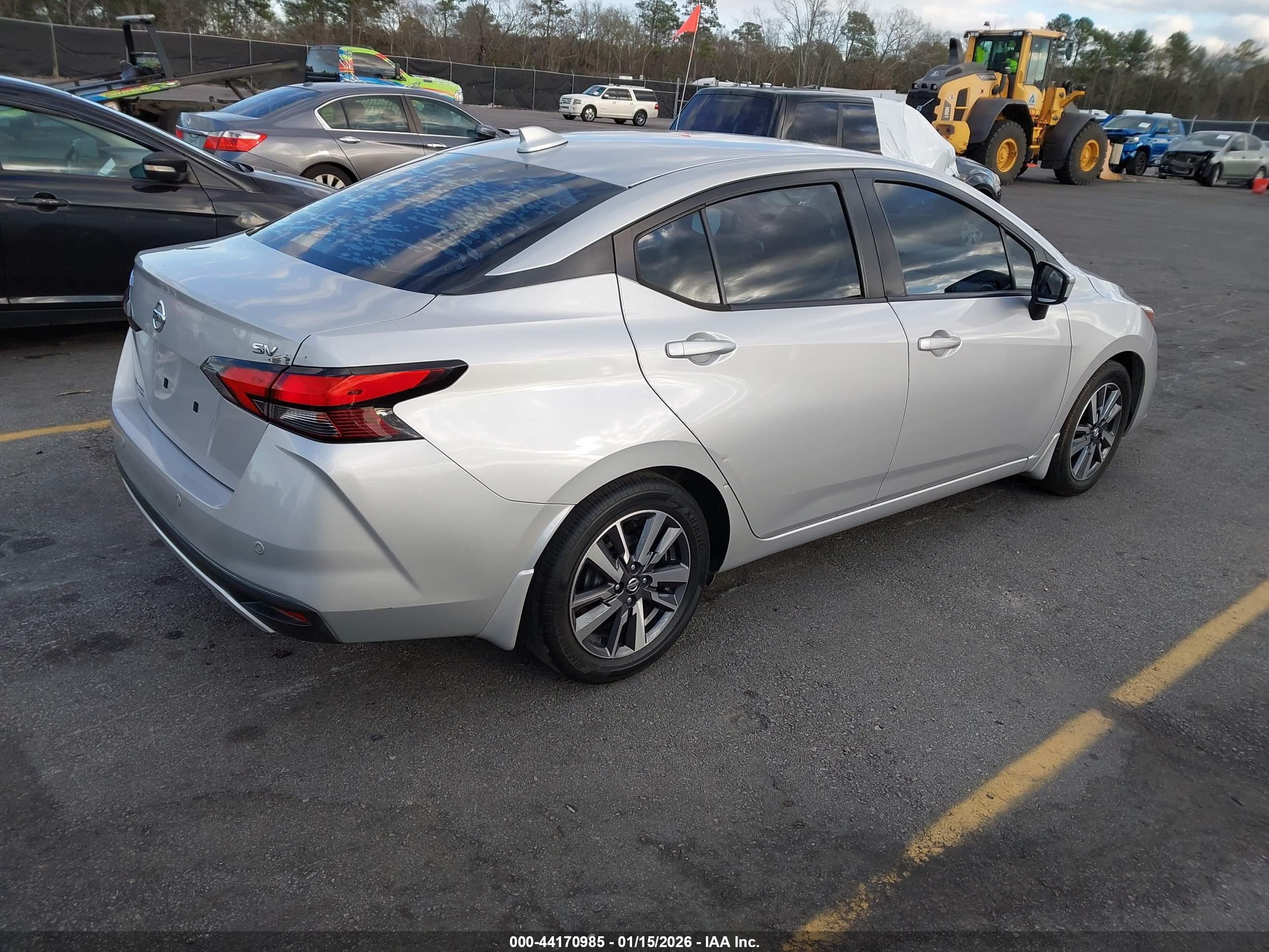 NISSAN VERSA image 4