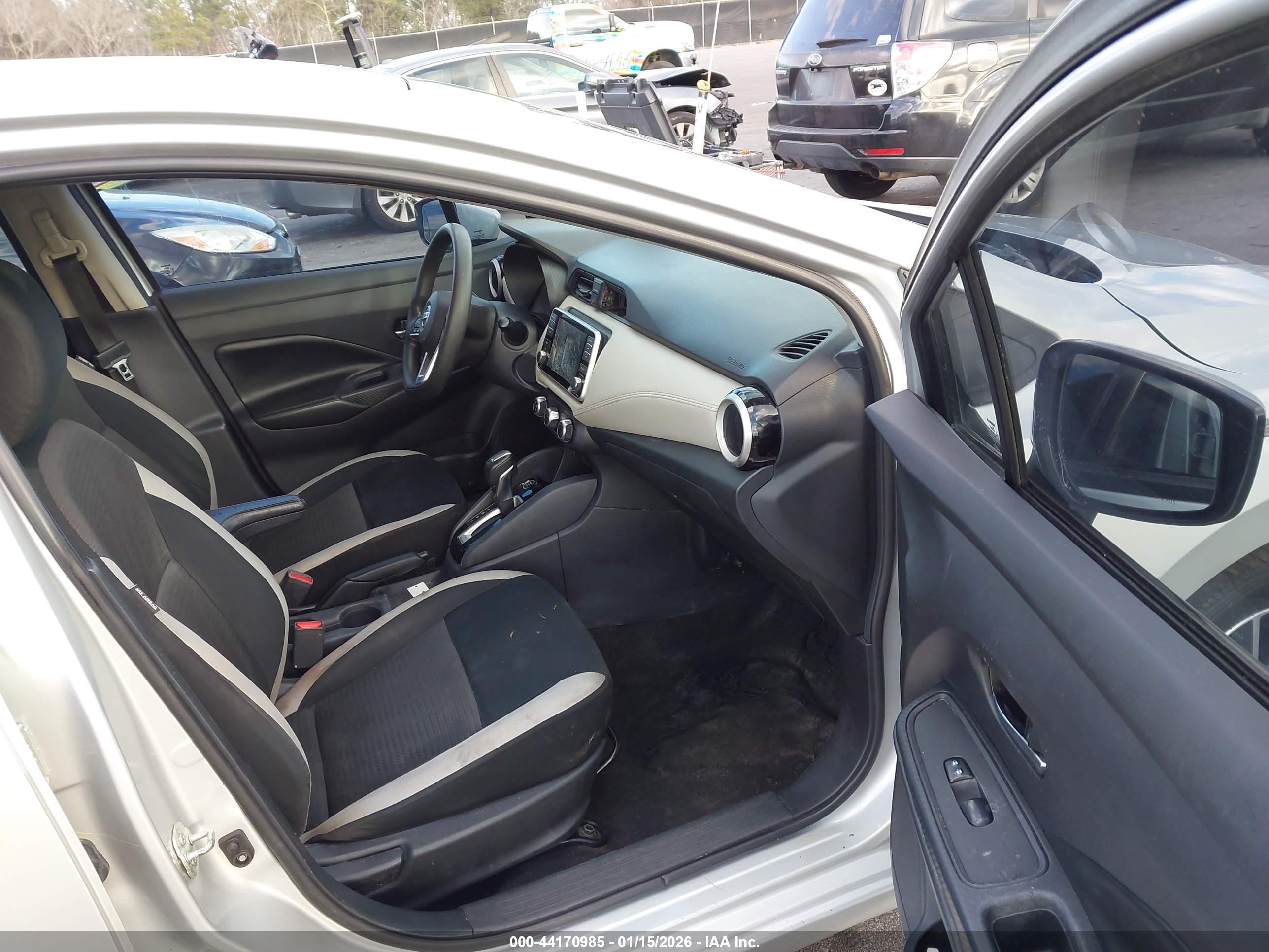 NISSAN VERSA image 5