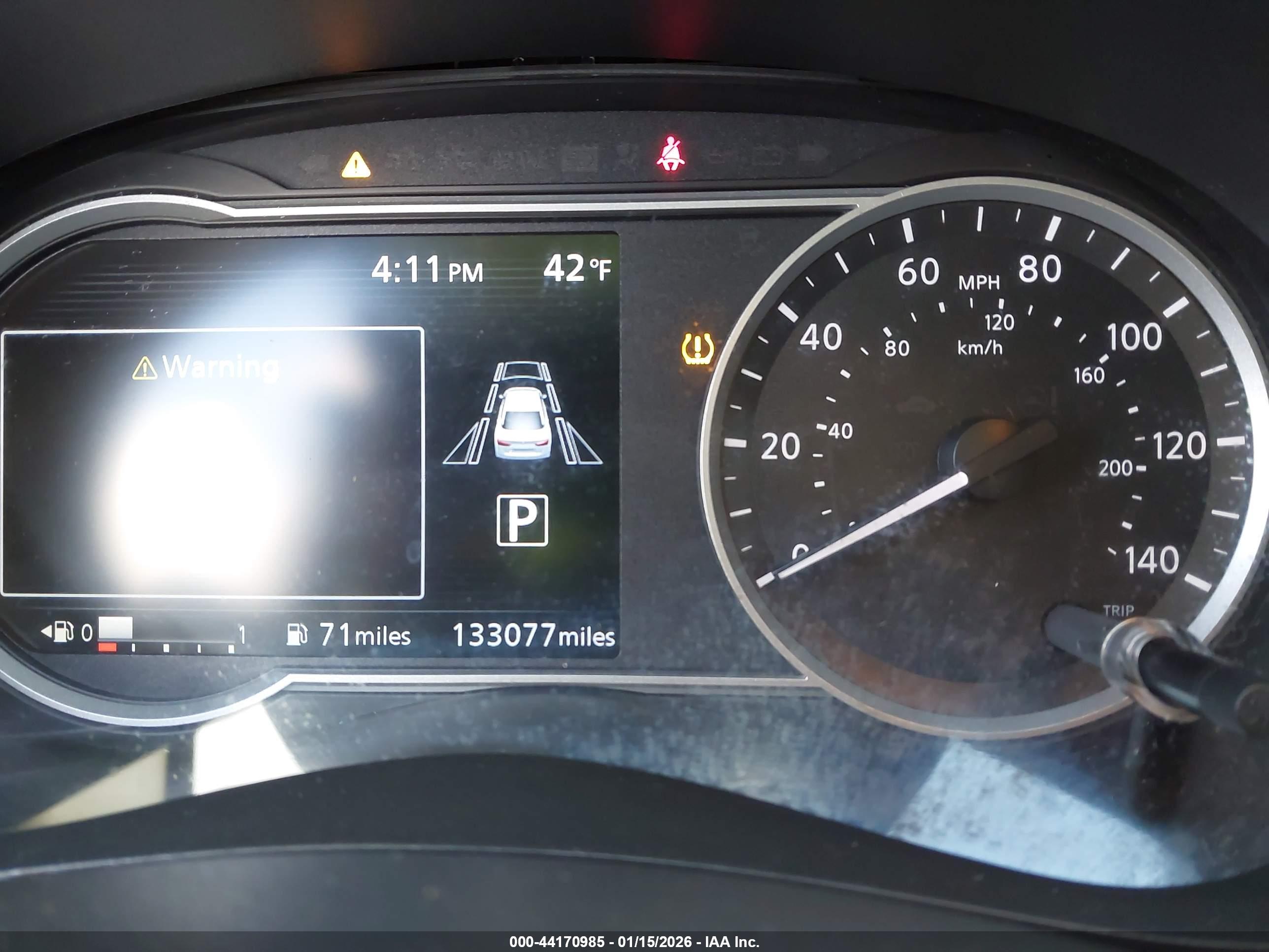 NISSAN VERSA image 7