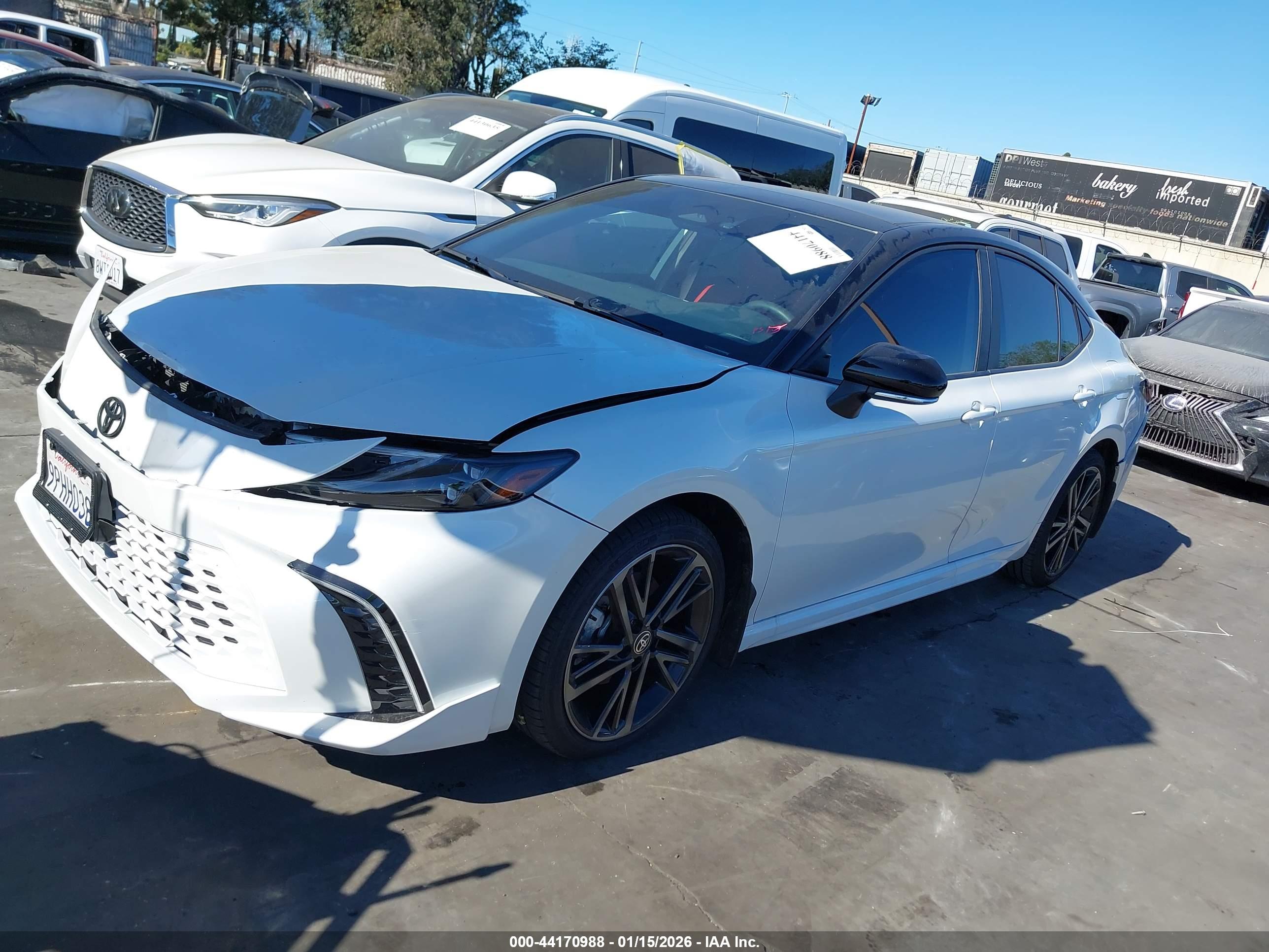 TOYOTA CAMRY image 2