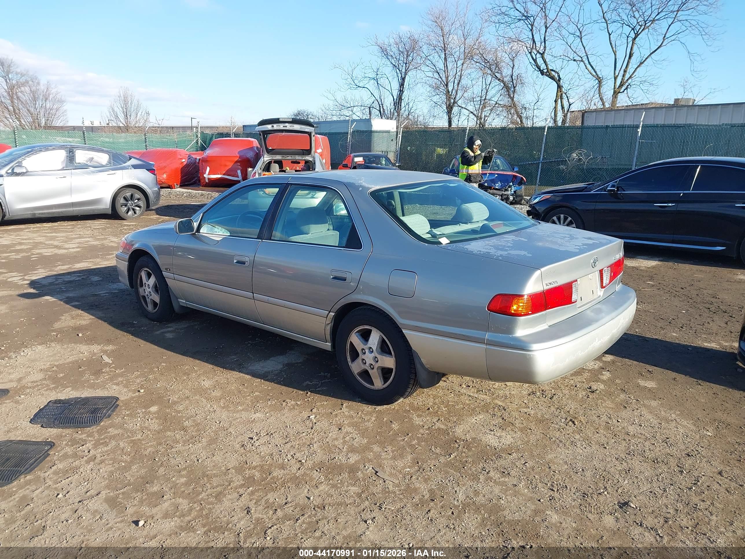 TOYOTA CAMRY image 3