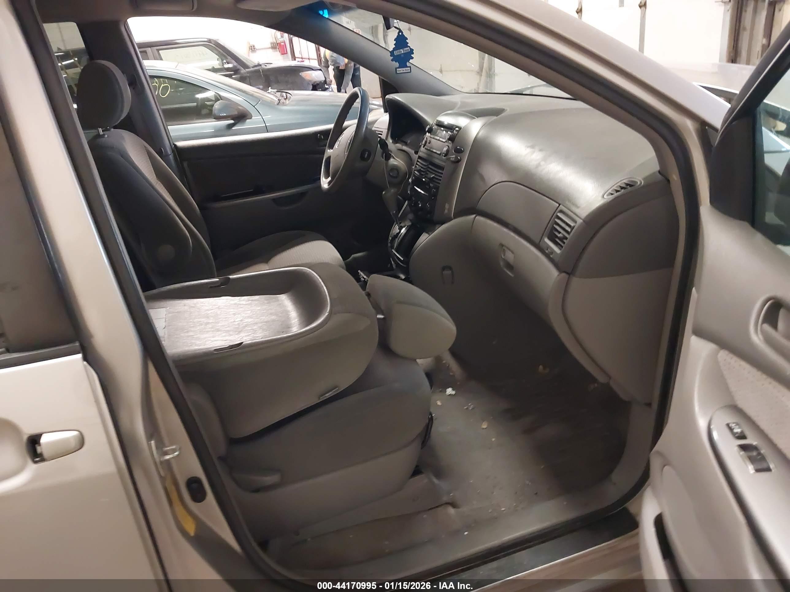 TOYOTA SIENNA image 5