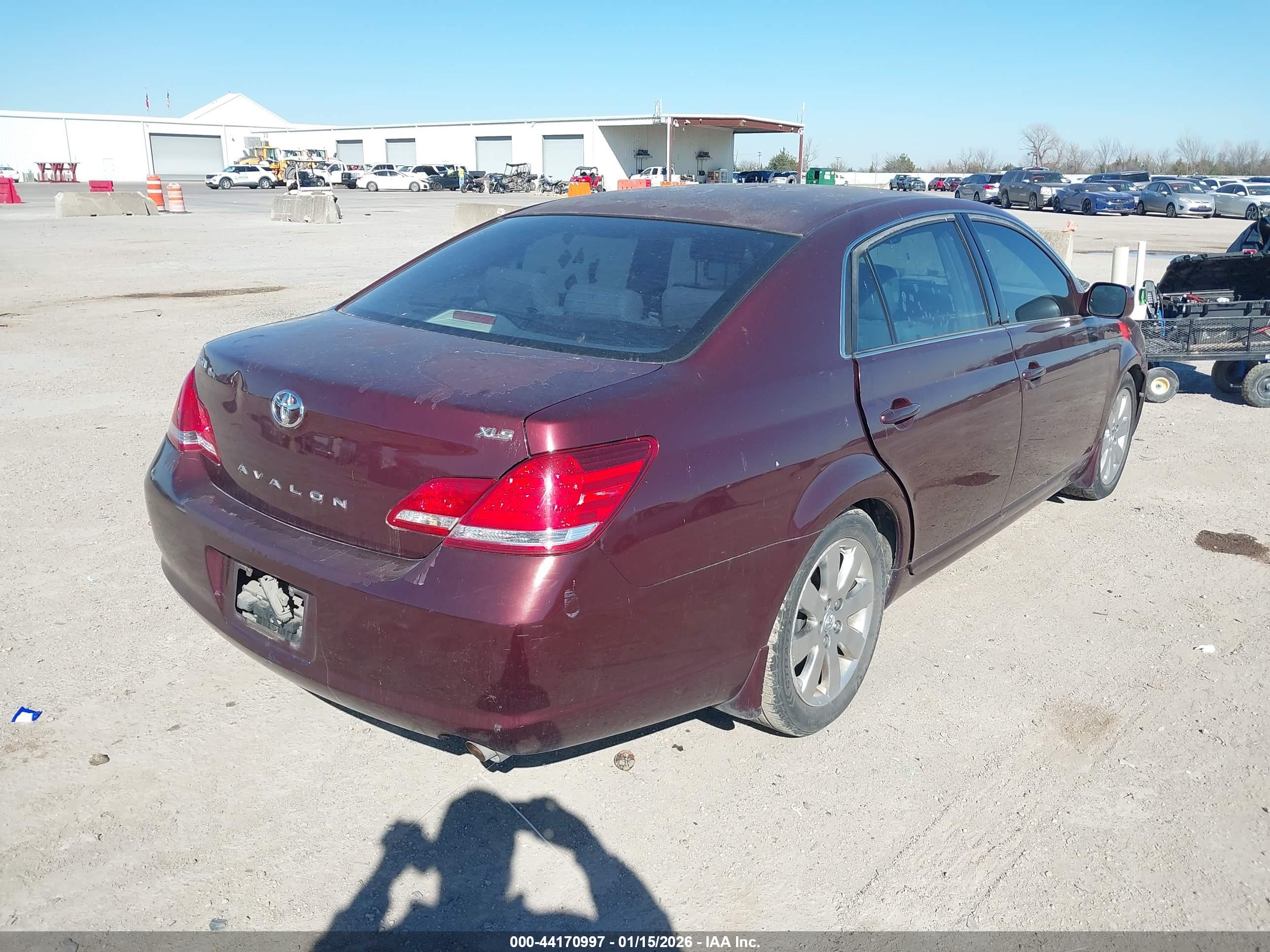 TOYOTA AVALON image 4
