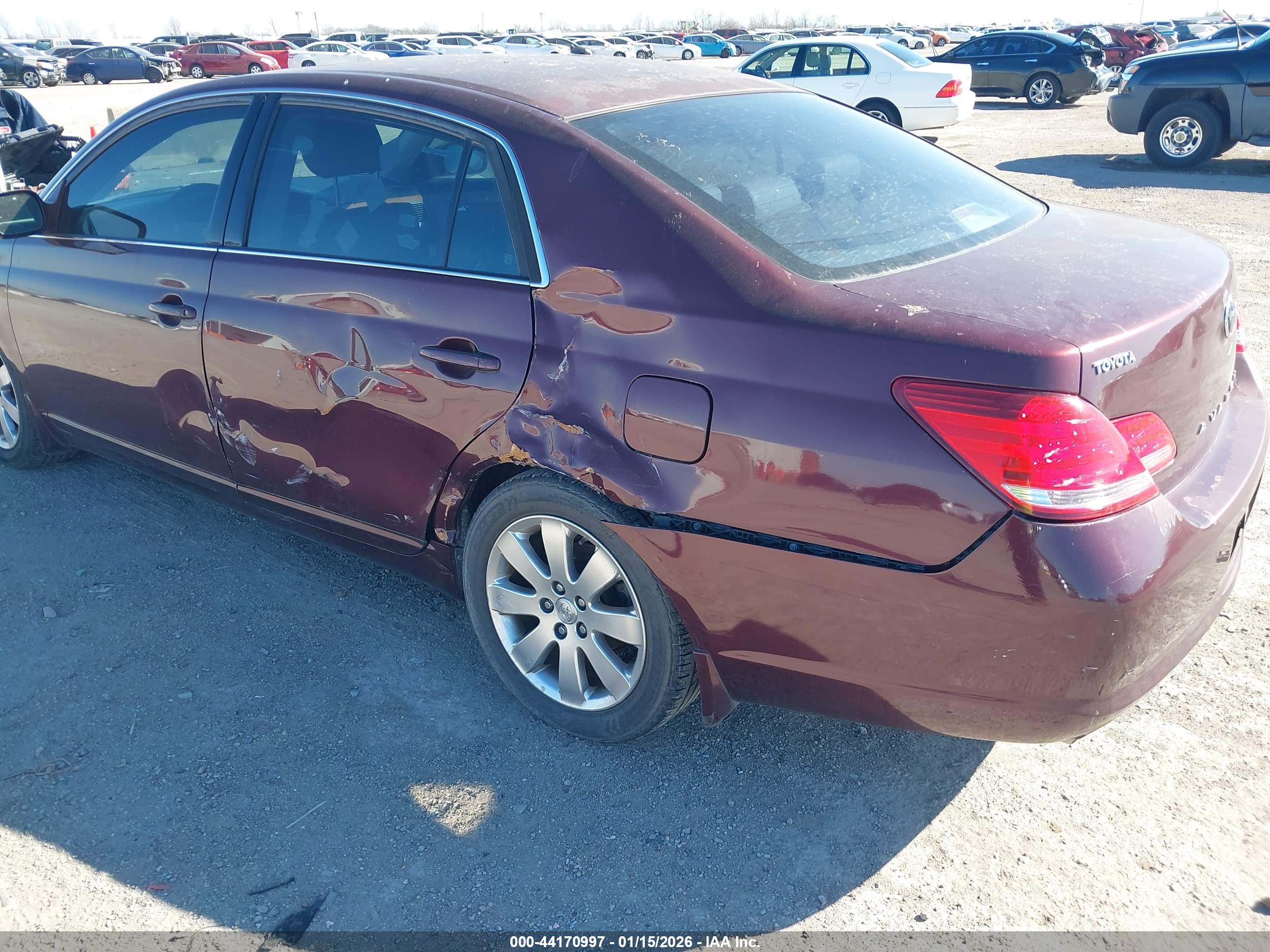 TOYOTA AVALON image 6