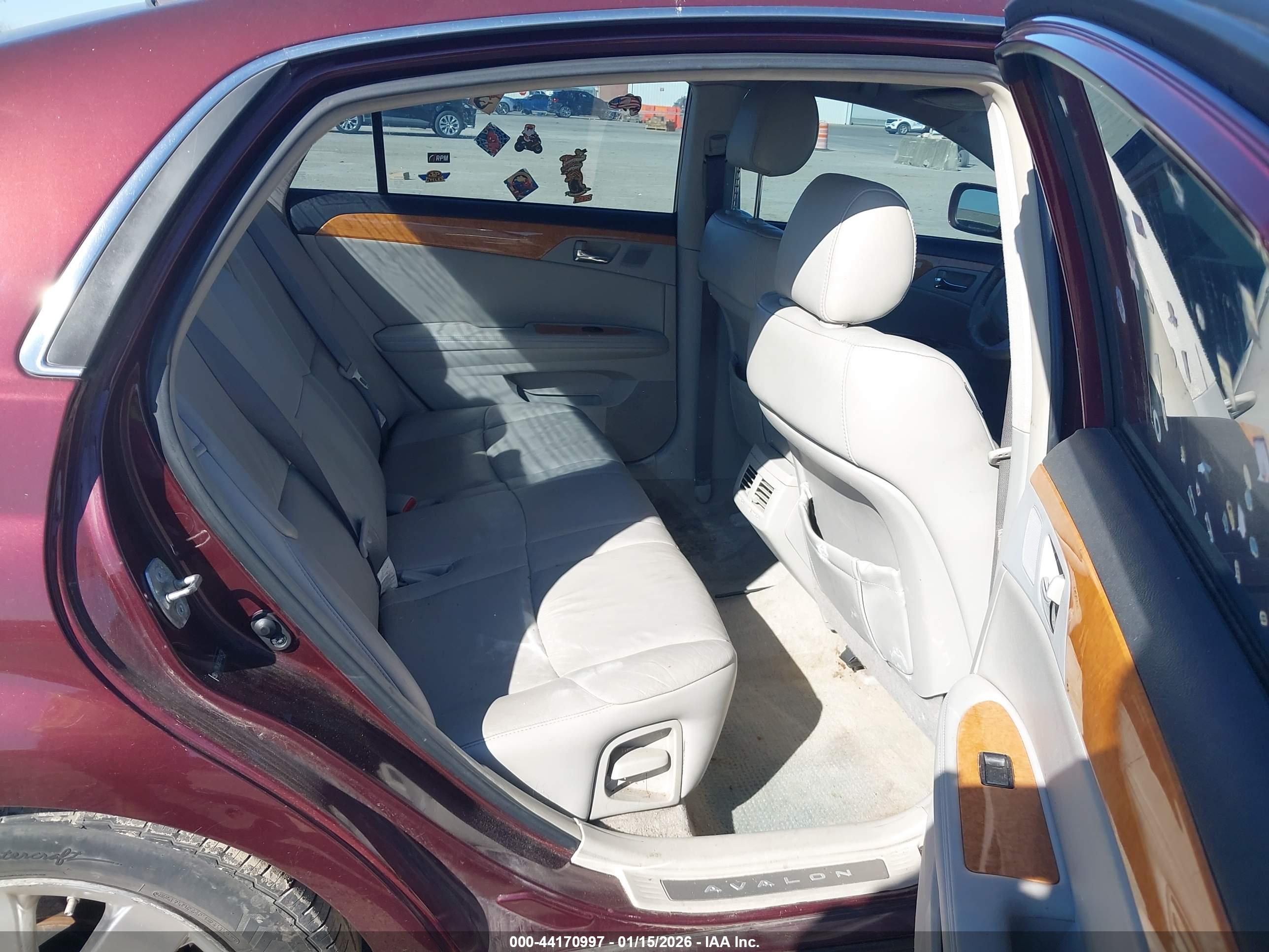 TOYOTA AVALON image 8