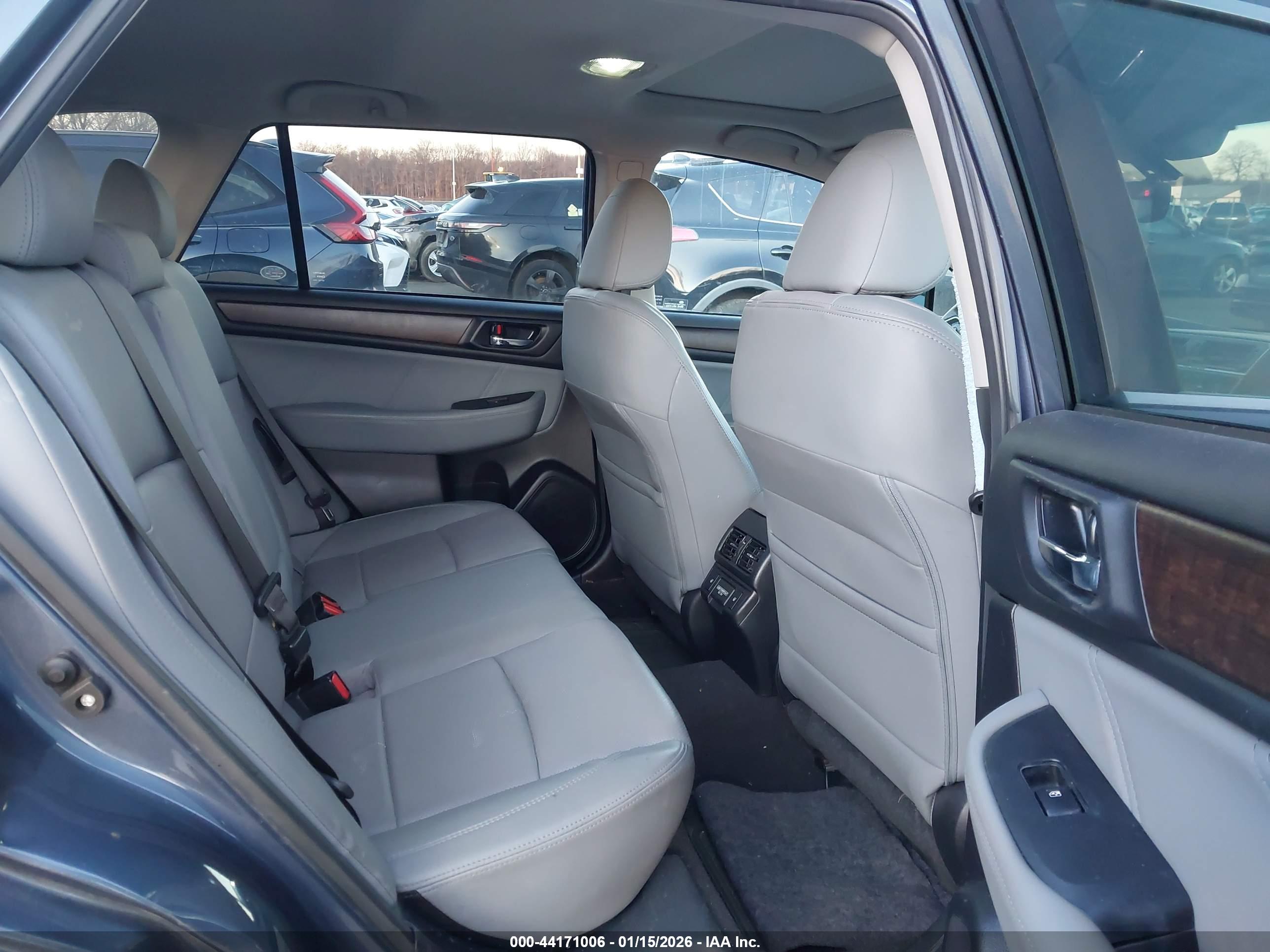 SUBARU OUTBACK image 8