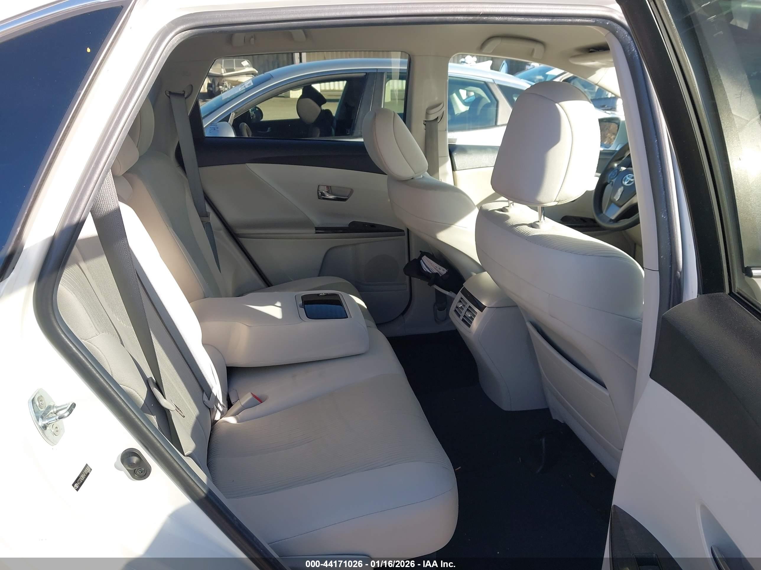 TOYOTA VENZA image 8