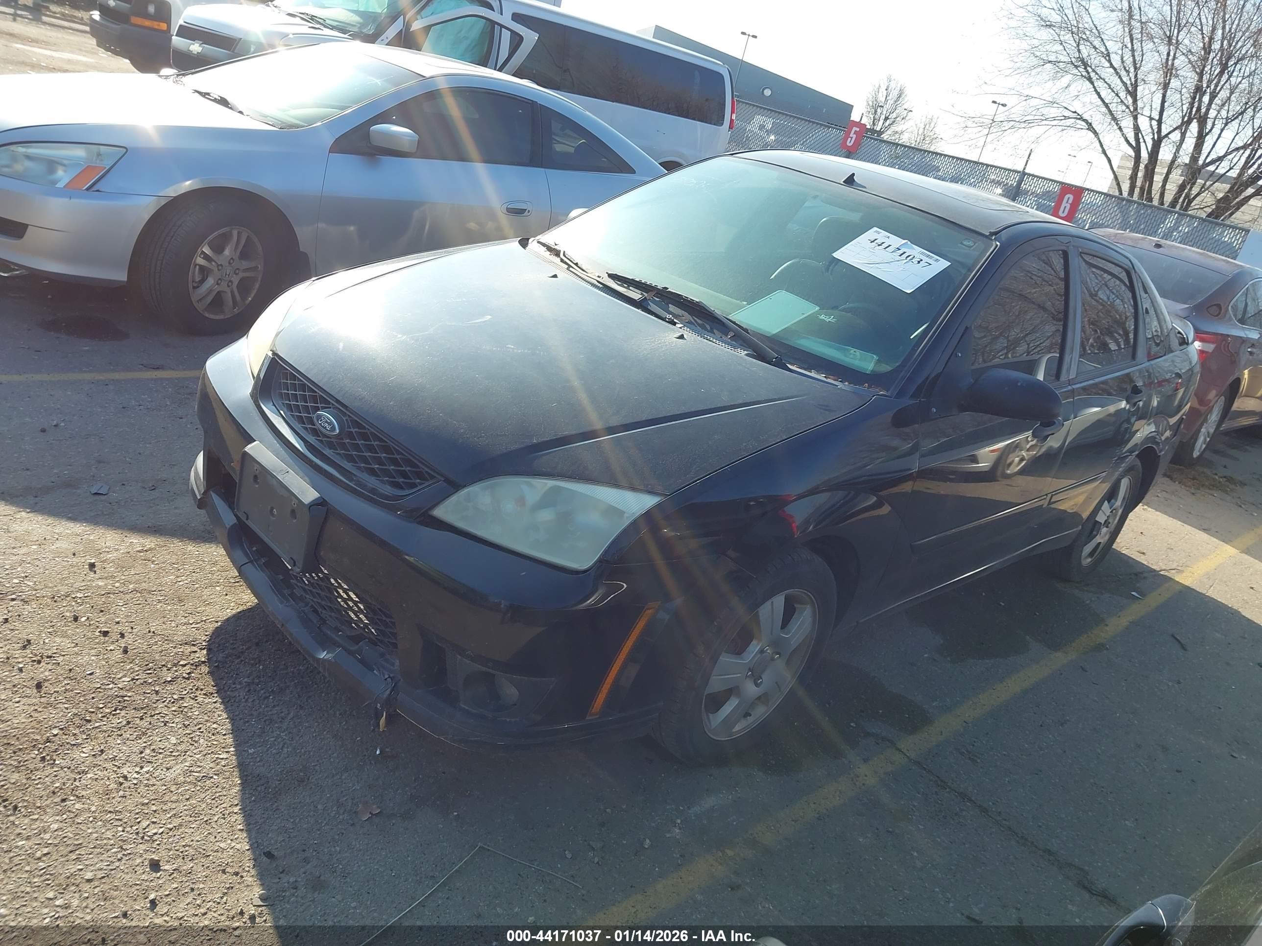FORD FOCUS image 2