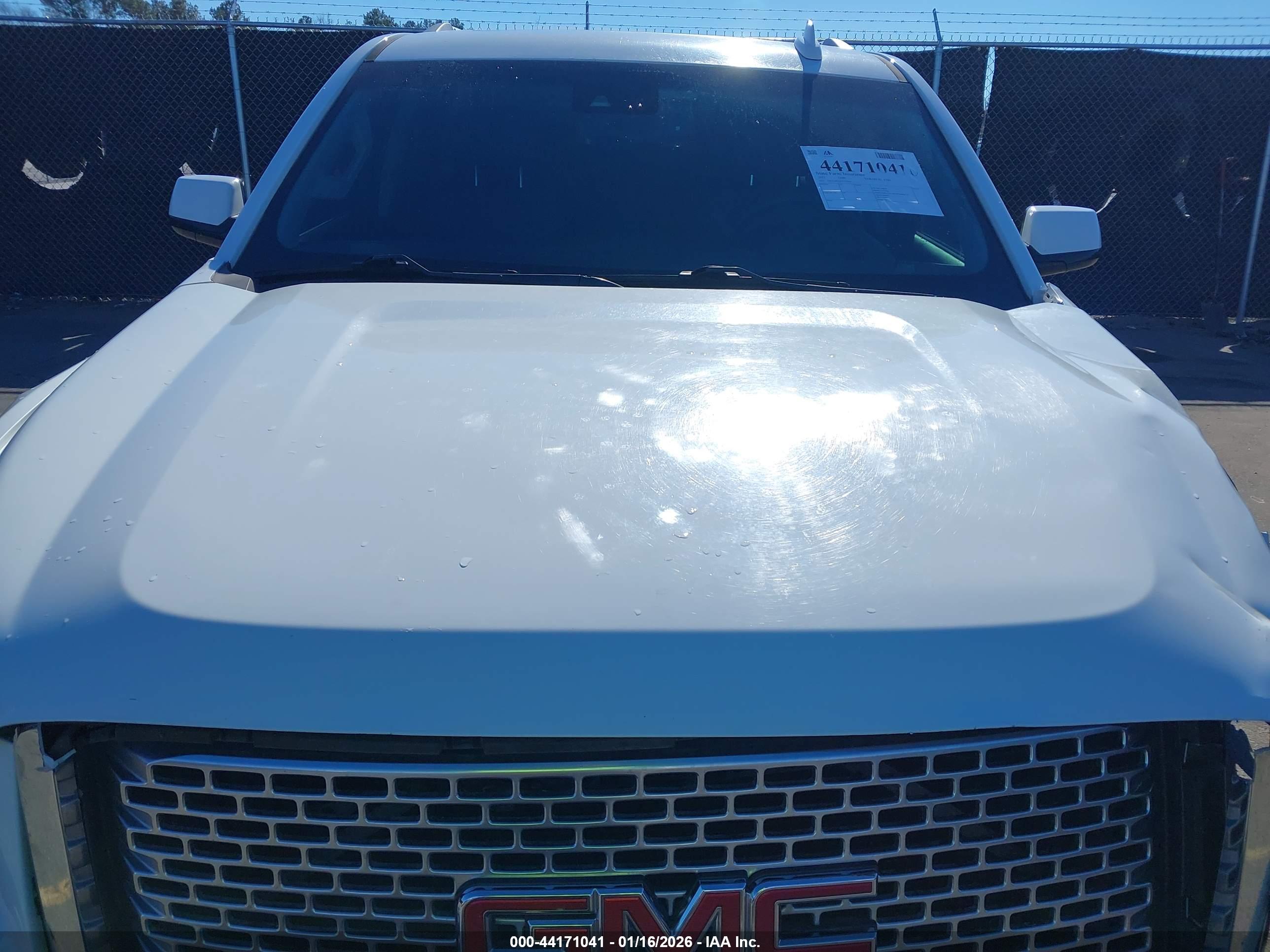 GMC YUKON image 10