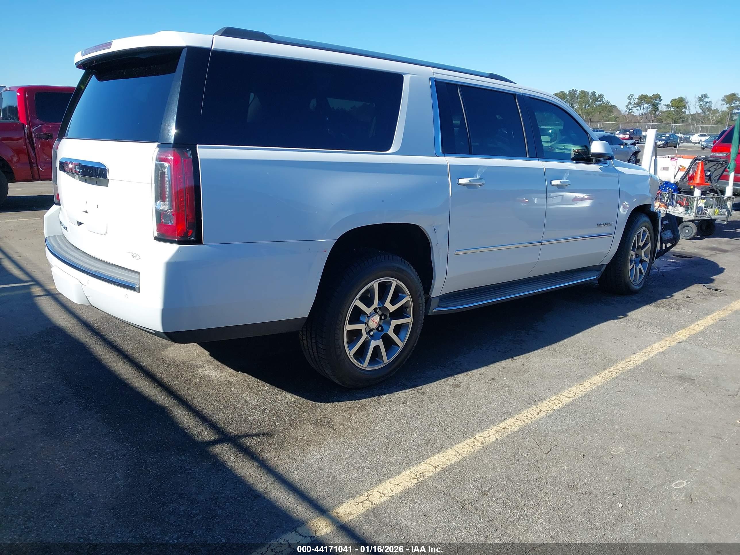 GMC YUKON image 4