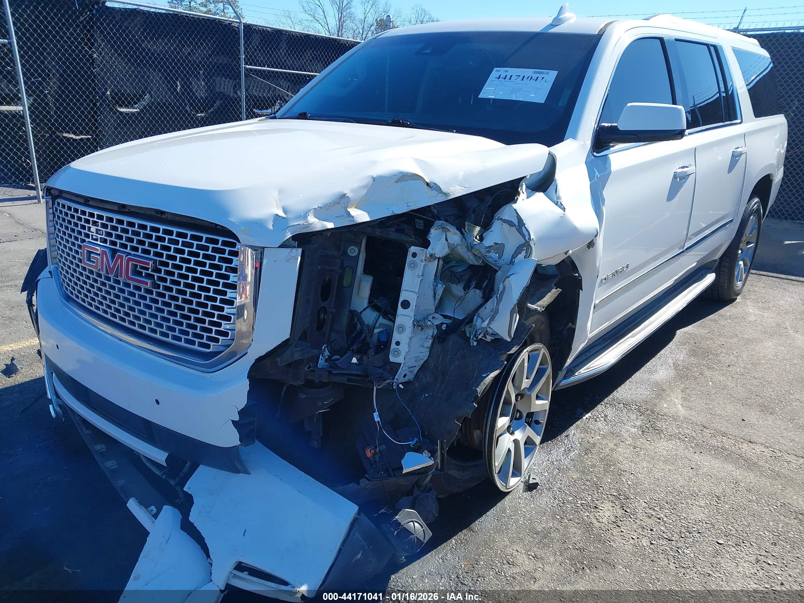 GMC YUKON image 6