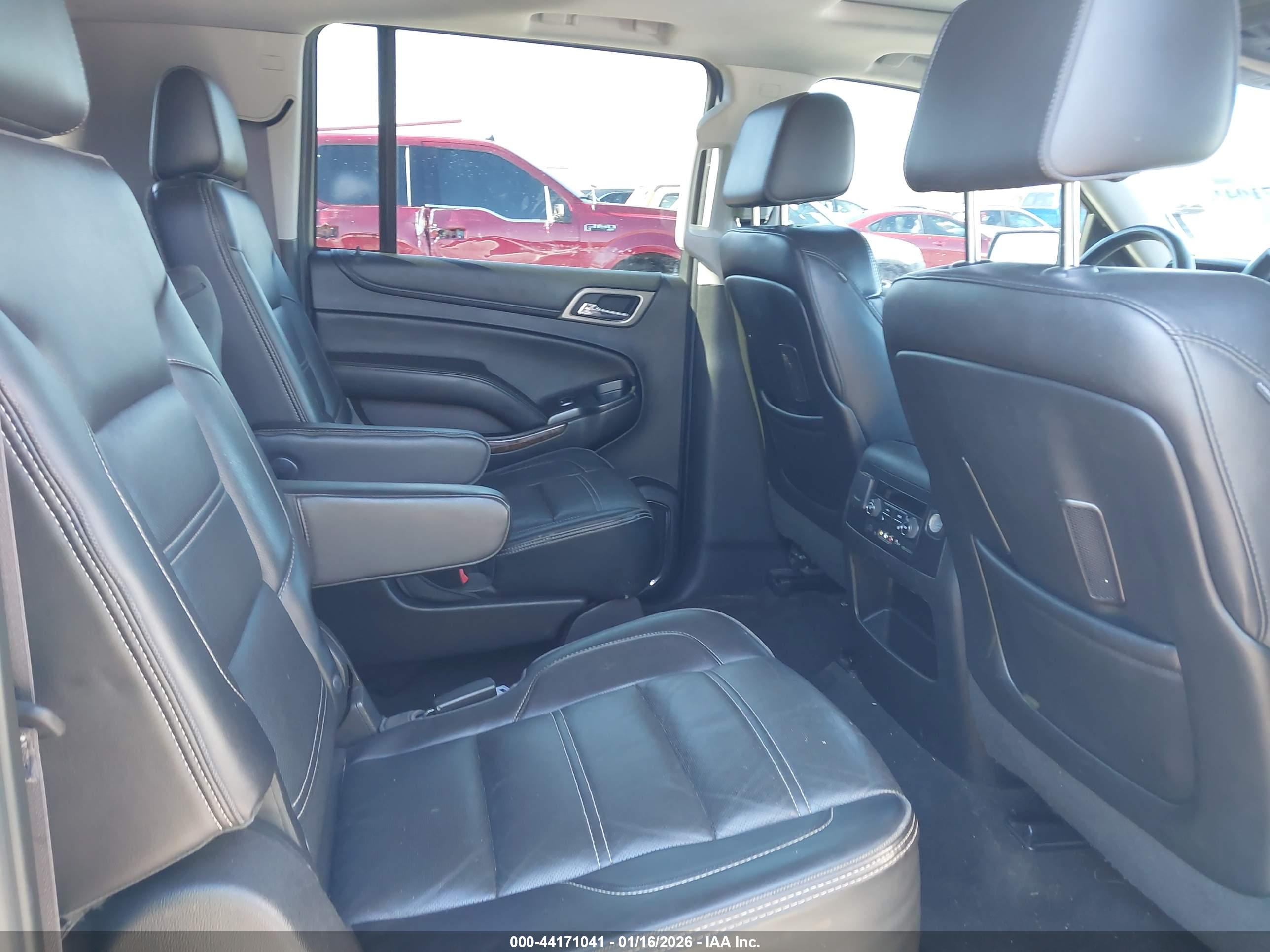 GMC YUKON image 8