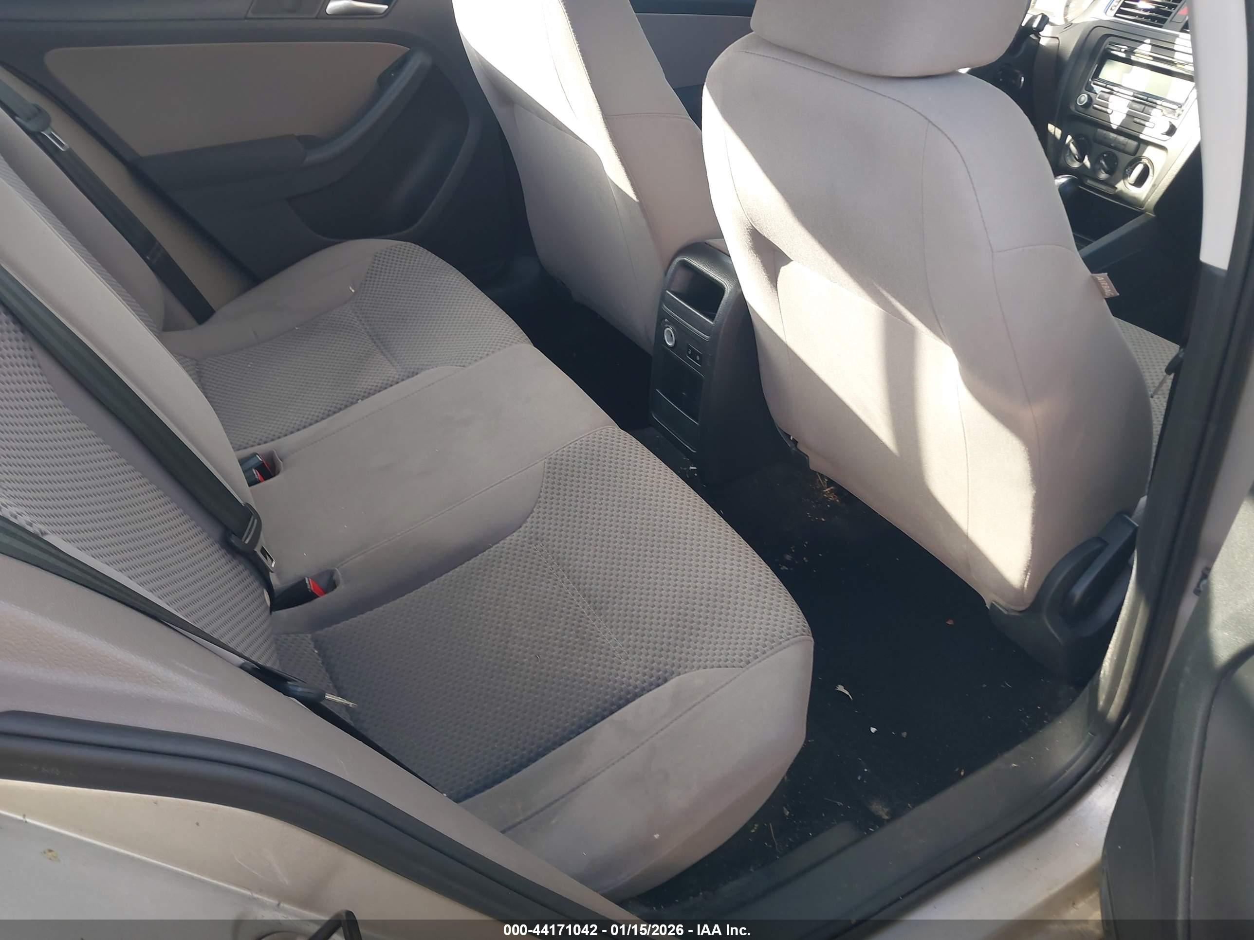 VOLKSWAGEN JETTA image 8