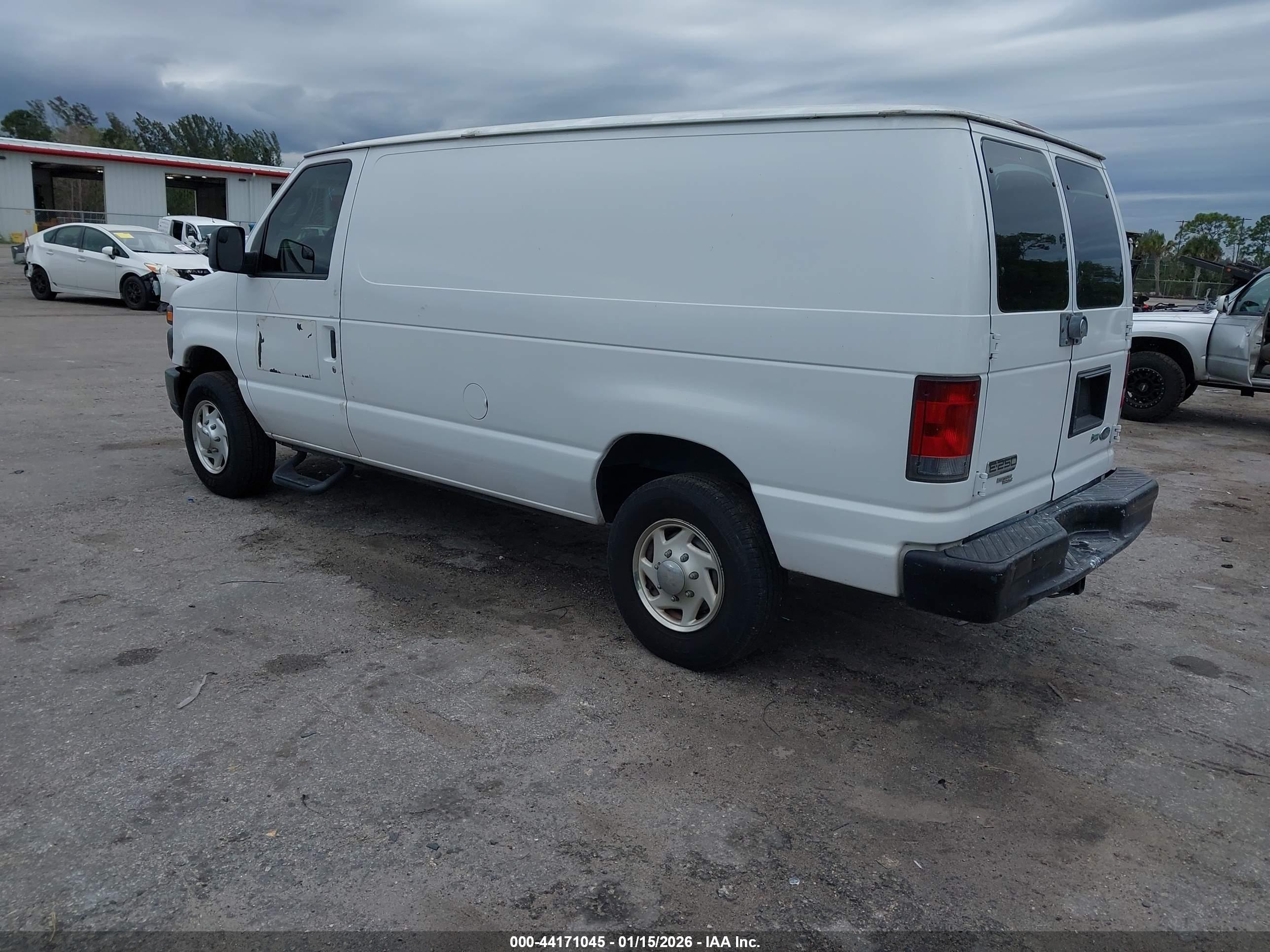 FORD E-250 image 3