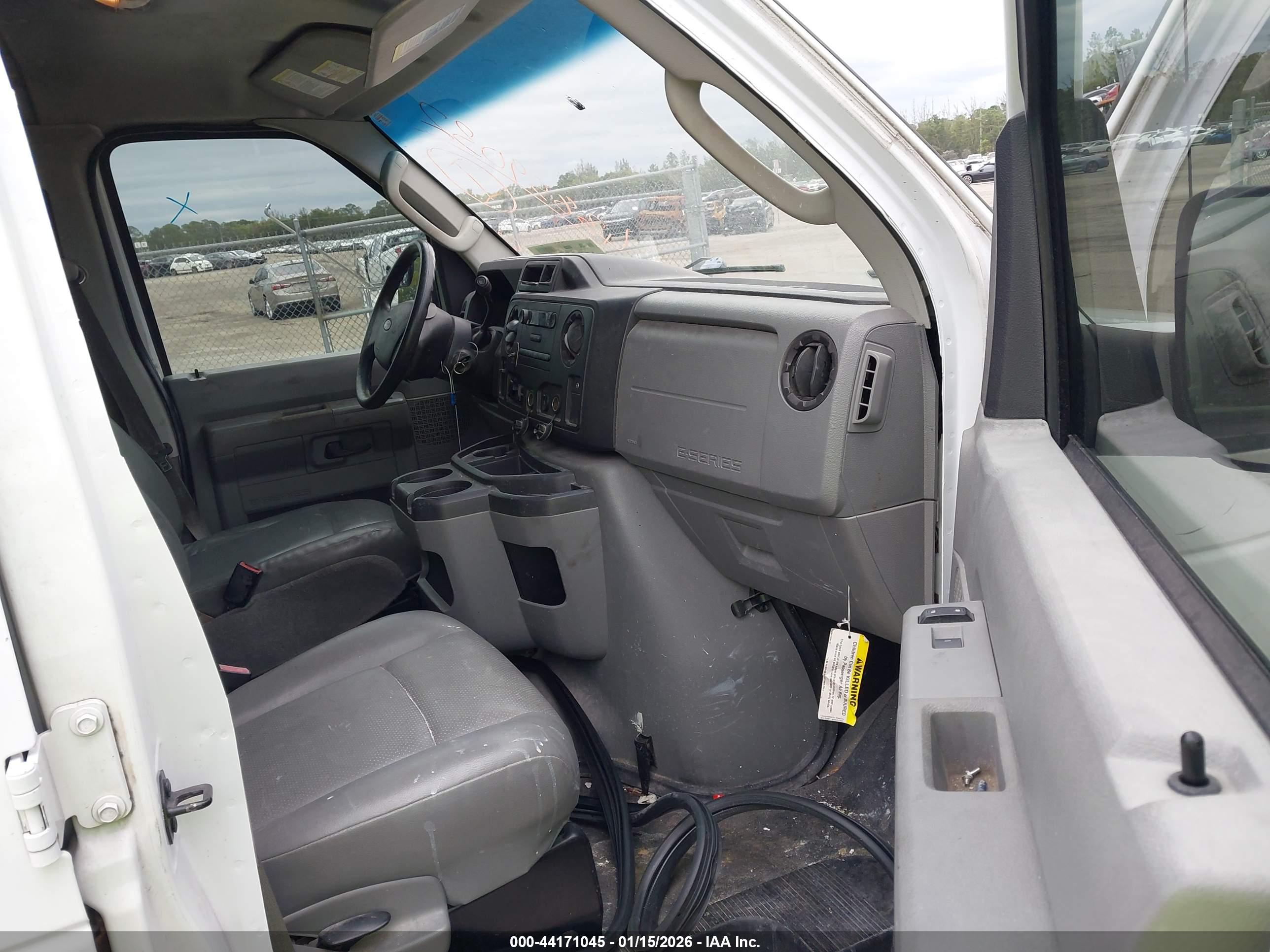 FORD E-250 image 5