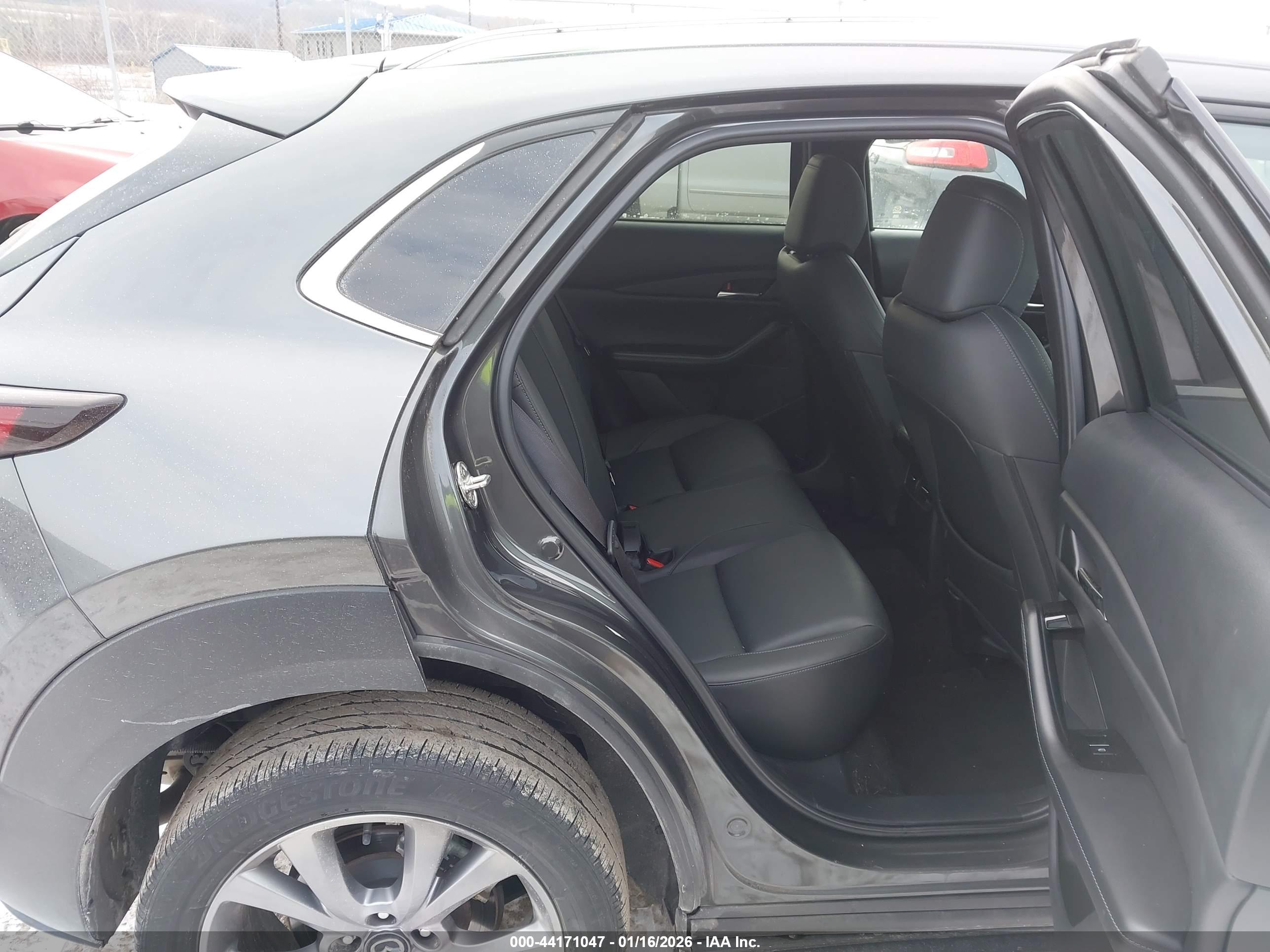 MAZDA CX-30 image 8