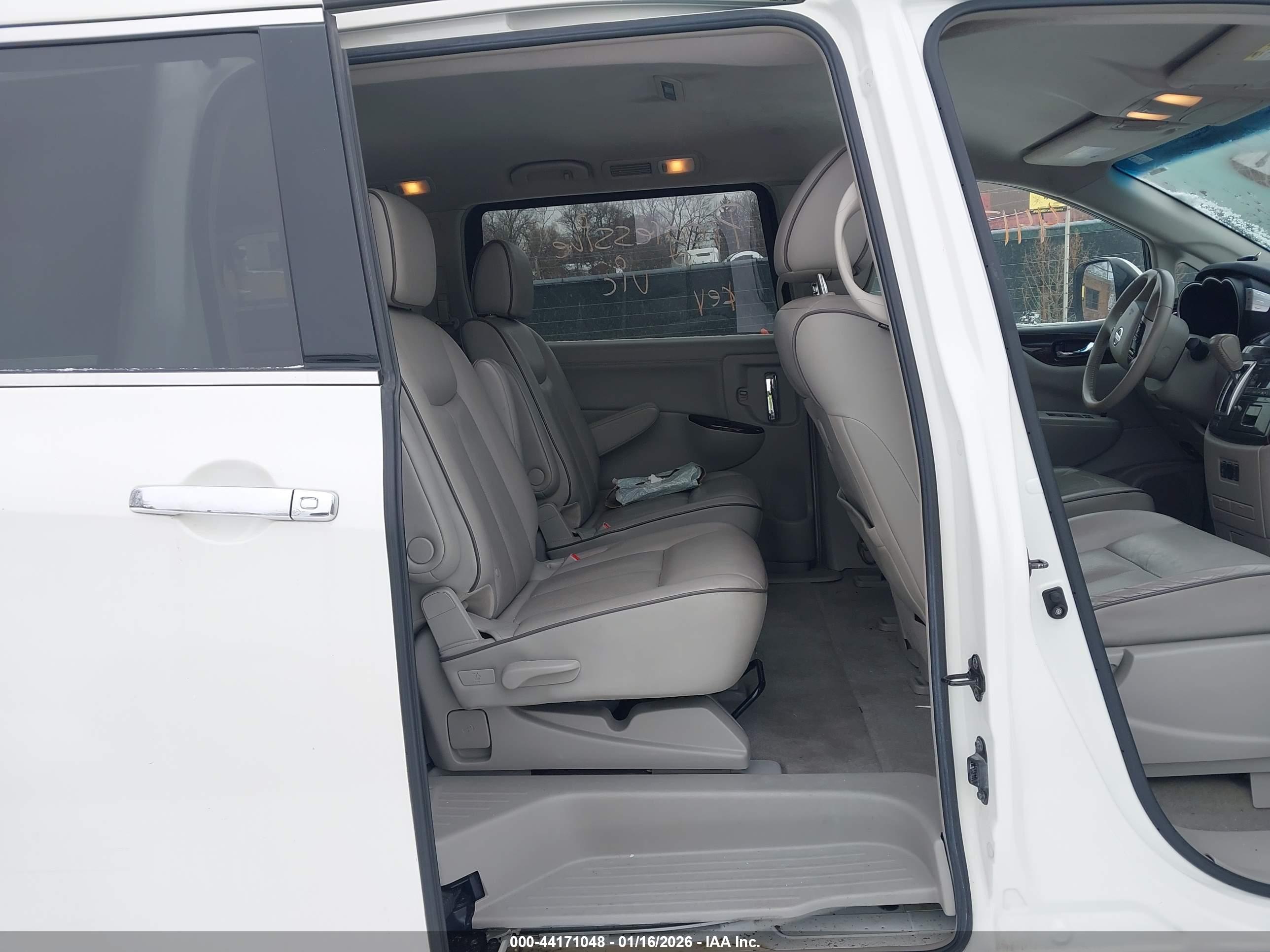 NISSAN QUEST image 8